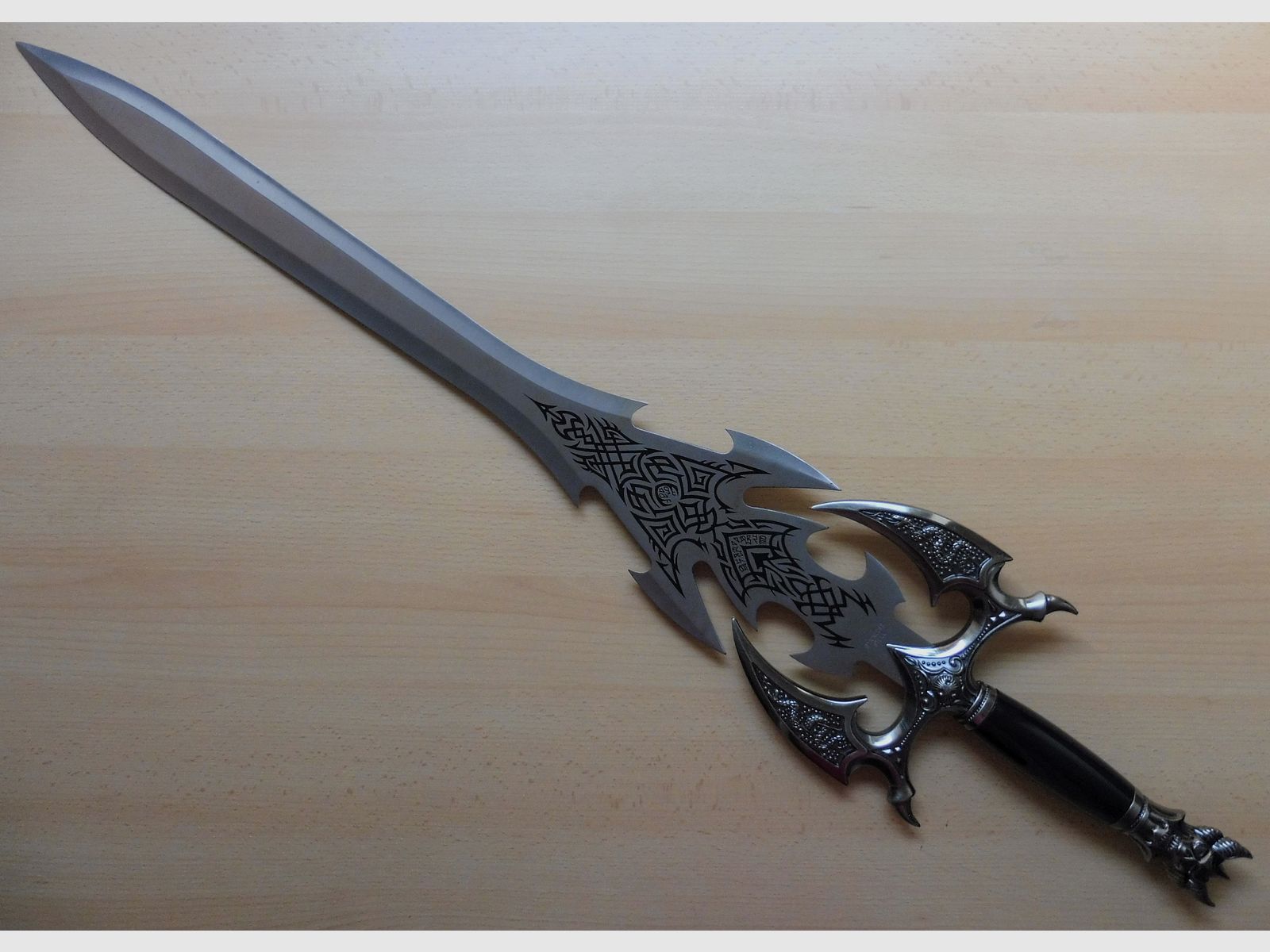 Spada dell'Oscurità" / "Sword of Darkness" replica? Artista fantasy Kit Rae Kilgorin / "La storia delle spade degli Antichi"?