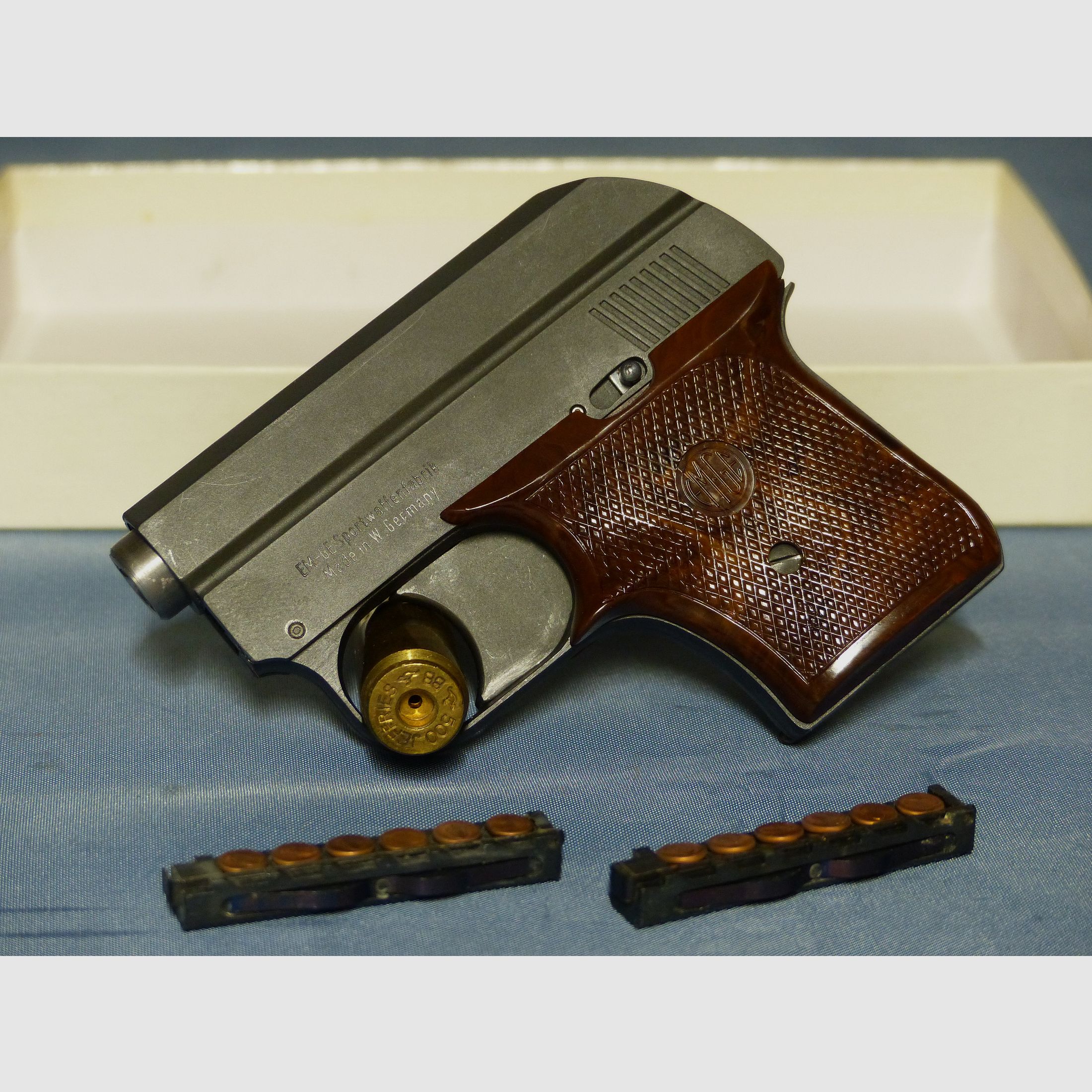 Blank gas pistol EM-GE 63 Cal. 6 mm bang PTB 6 original packaging 3 magazines vintage