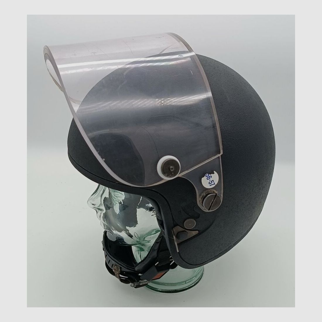 Schuberth P100 Polizeihelm aus Kevlar mit ballistischem Visier