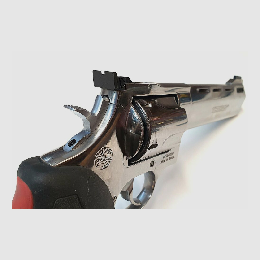 Revolver Taurus RAGING BULL en calibre .454 Casull nickelé 6,5" canon