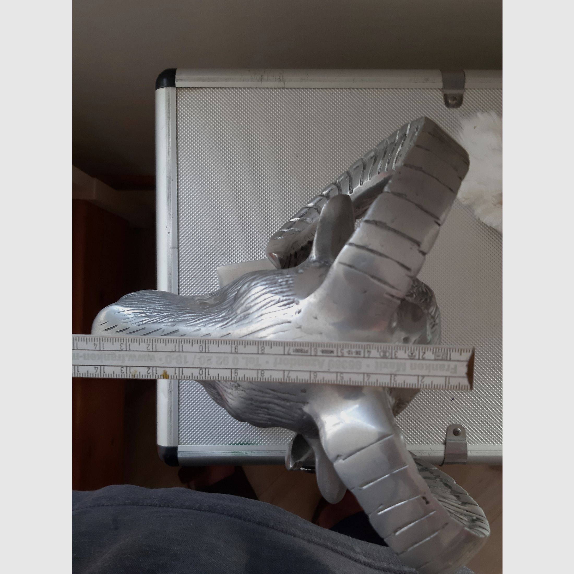 WIEDDERKOPF, bij de eerste aanblik denkt men dat hij gesmeed is, stabiel, trots, elegant en tijdloos mooi.