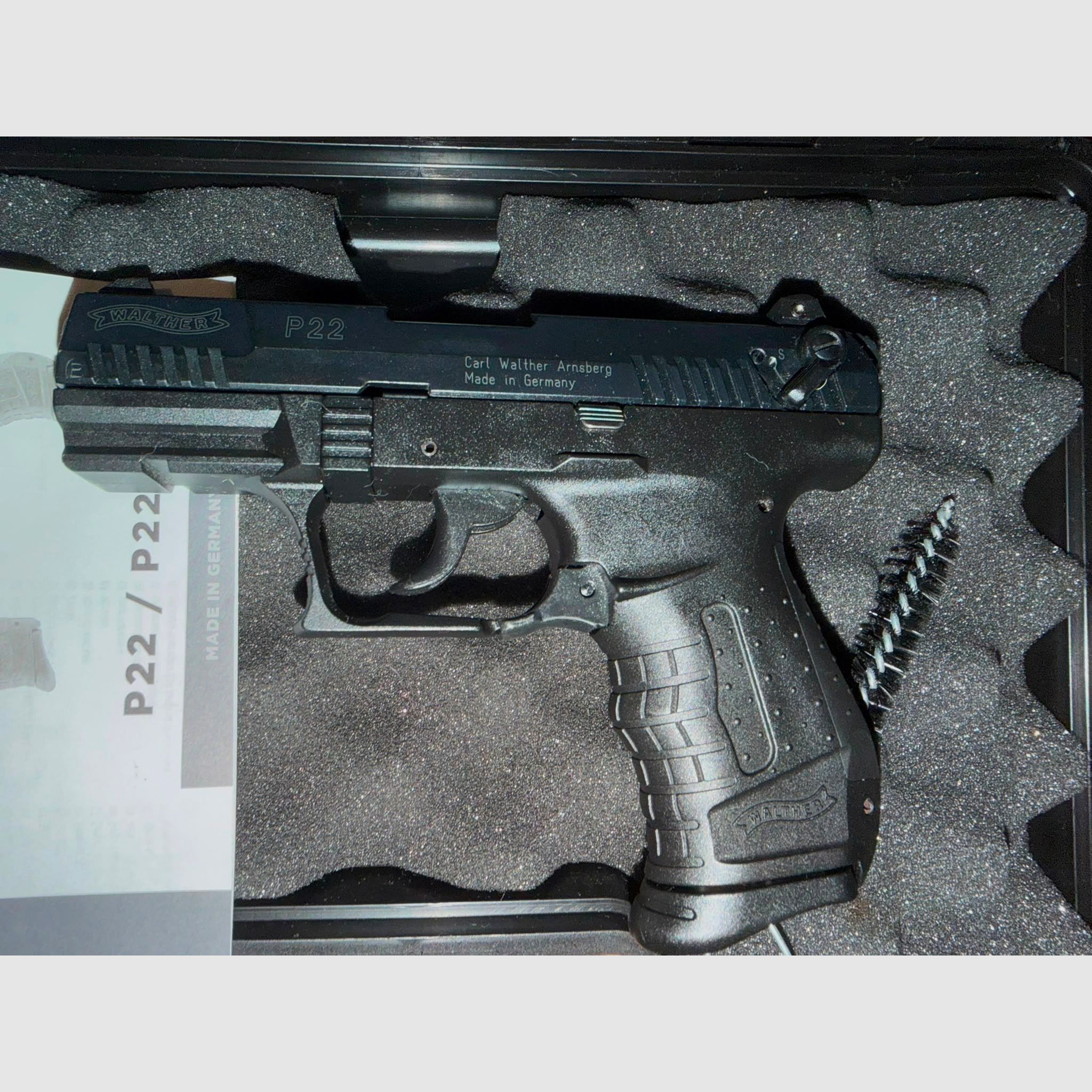 Walther P22 mit P22 Messer  und Holster