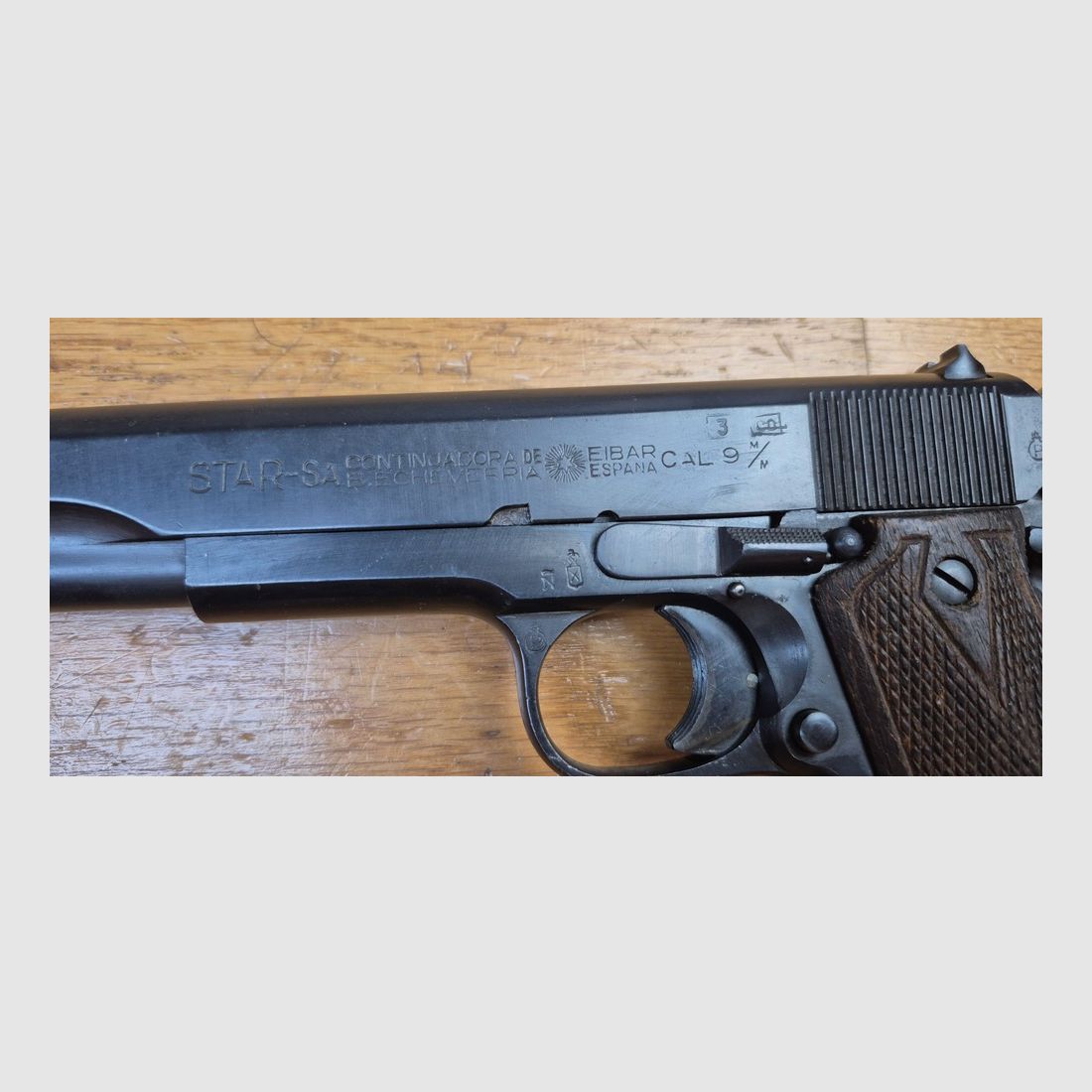 Sehr schöner Pistol Star B – Der gelungenste Klon des 1911 – Kal. 9 x19 – Waffe, die von der Wehrmacht übernommen wurde – Sehr schöne Fertigung aus Eibar von 1943 – Militärwaffe – Mechanischer und ästhetischer Zustand mehr als sehr schön – TBE++/TBE+++, Bild 7 von 24