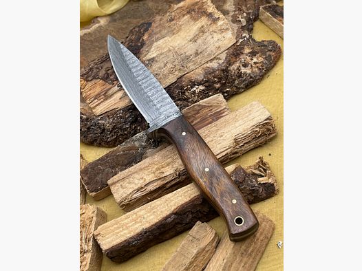 Couteau de chasse en acier damassé