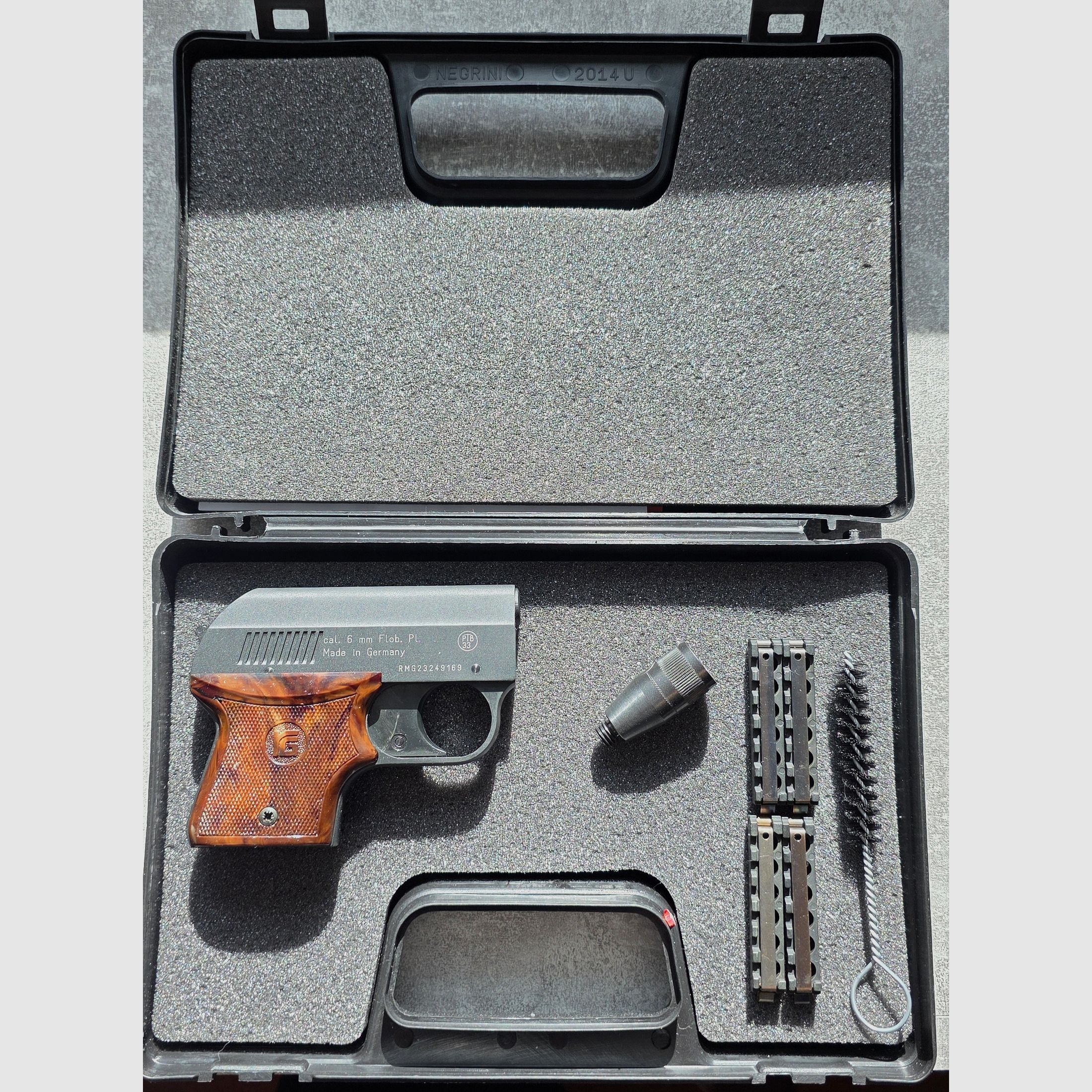 Röhm RG 3 blank firing pistol, image 1 of 3
