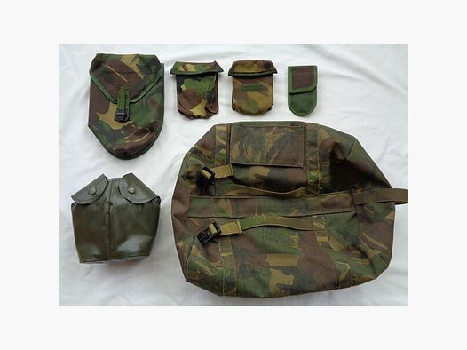 Set diverse holl. Armee Koppeltaschen DPM-Tarn, 80er/90er Jahre, s.g. bis neuw., selten!!!