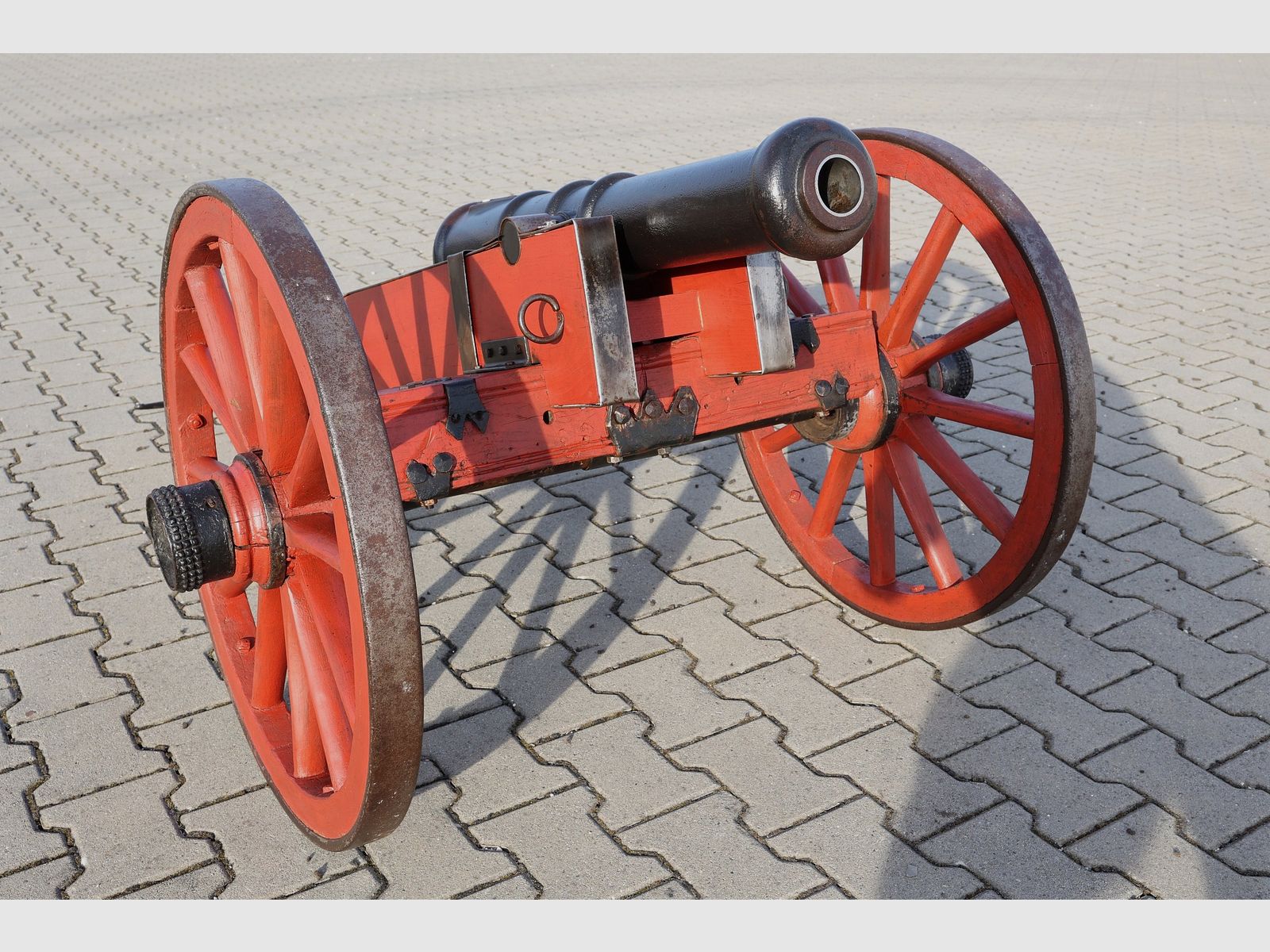 Muzzleloader cannon with proof for reenactment of the 30 Years' War with accessories