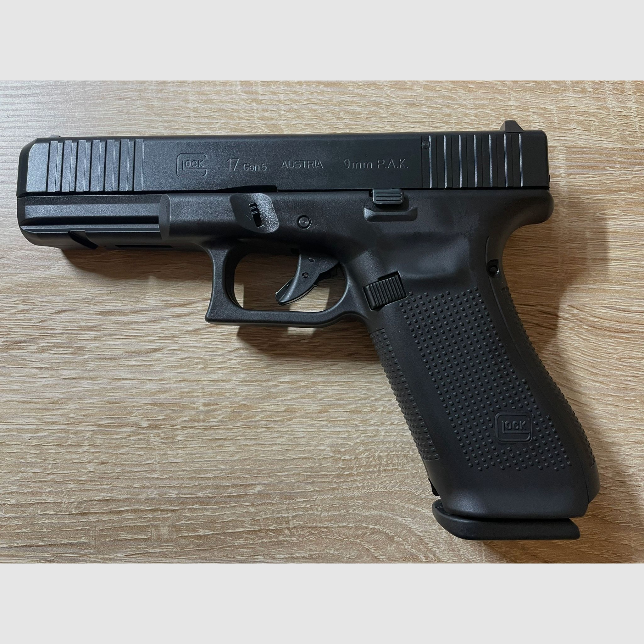 Glock 17 Gen5 Schreckschuss Pistole 9 mm P.A.K. schwarz