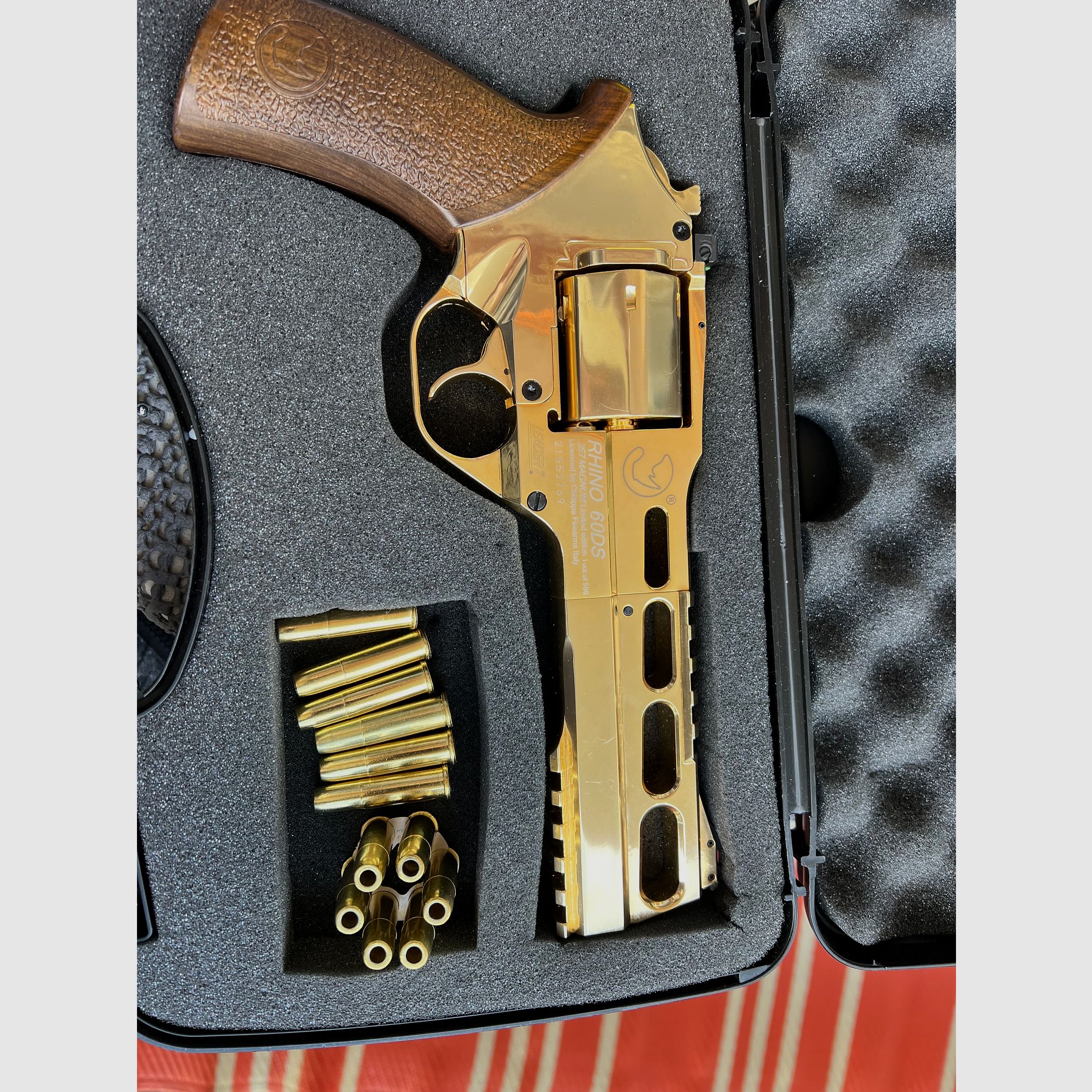 Revolver " CHIAPPA " von FireArms limitiert, 18 Karat Vergoldet