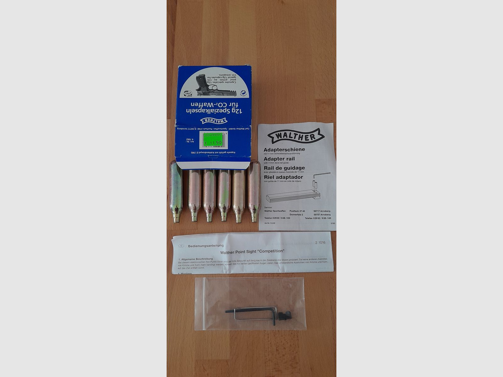 Vernickelte Walther CP88, CO2-Pistole, mit Echtholzgriffschalen und Rotpunktvisier