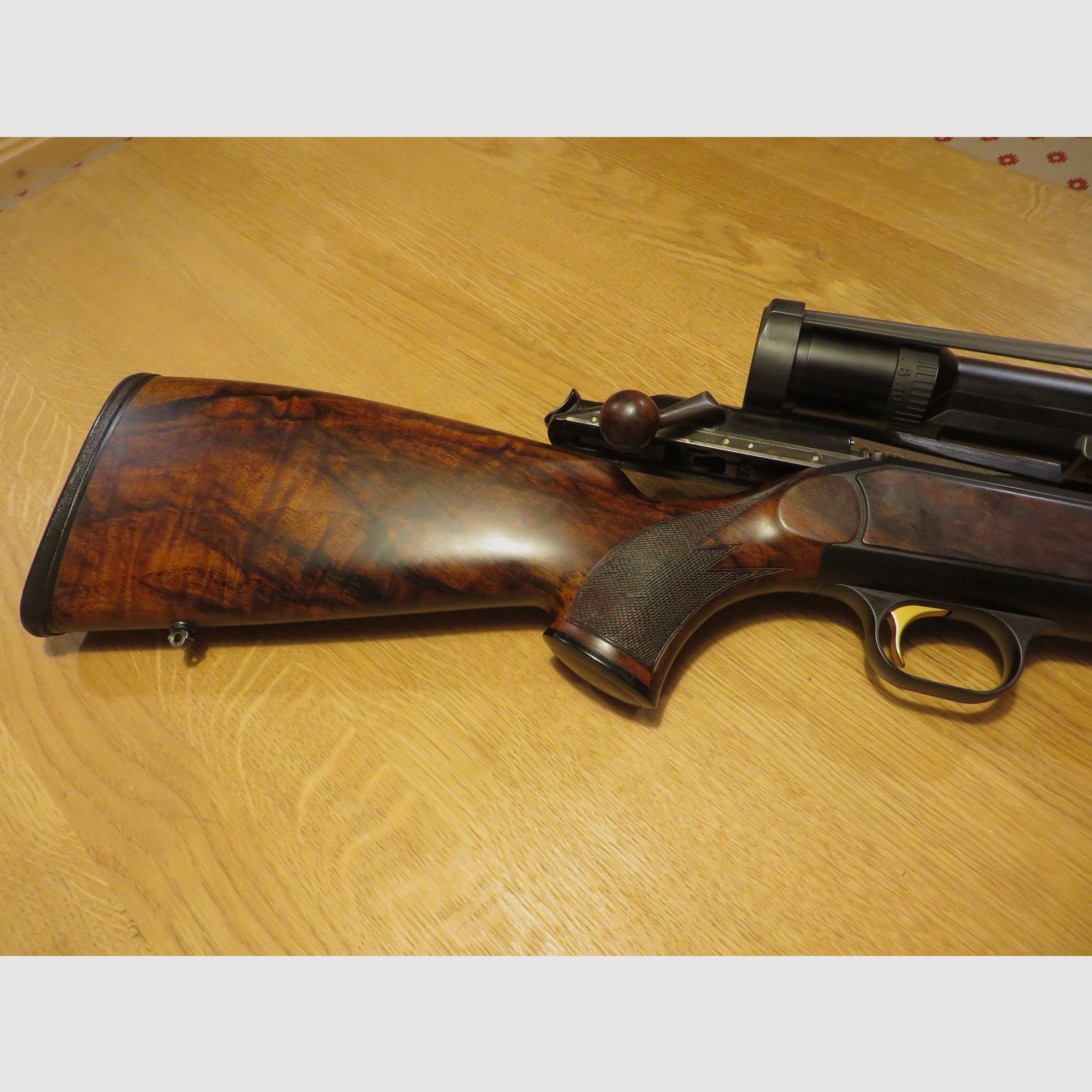 Blaser R93 Attache Holzklasse 7 mit kannellierten Läufen im Kaliber 6,5x57 und Wechsellauf 30.06