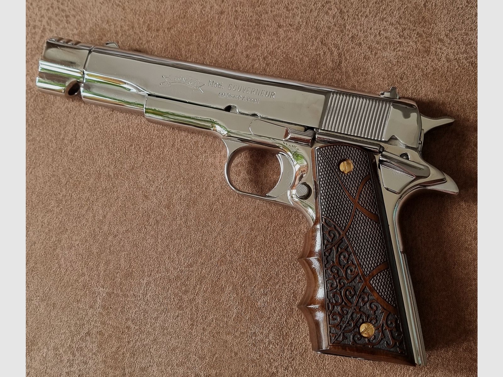 IWG Gouvernement en chrome avec holster