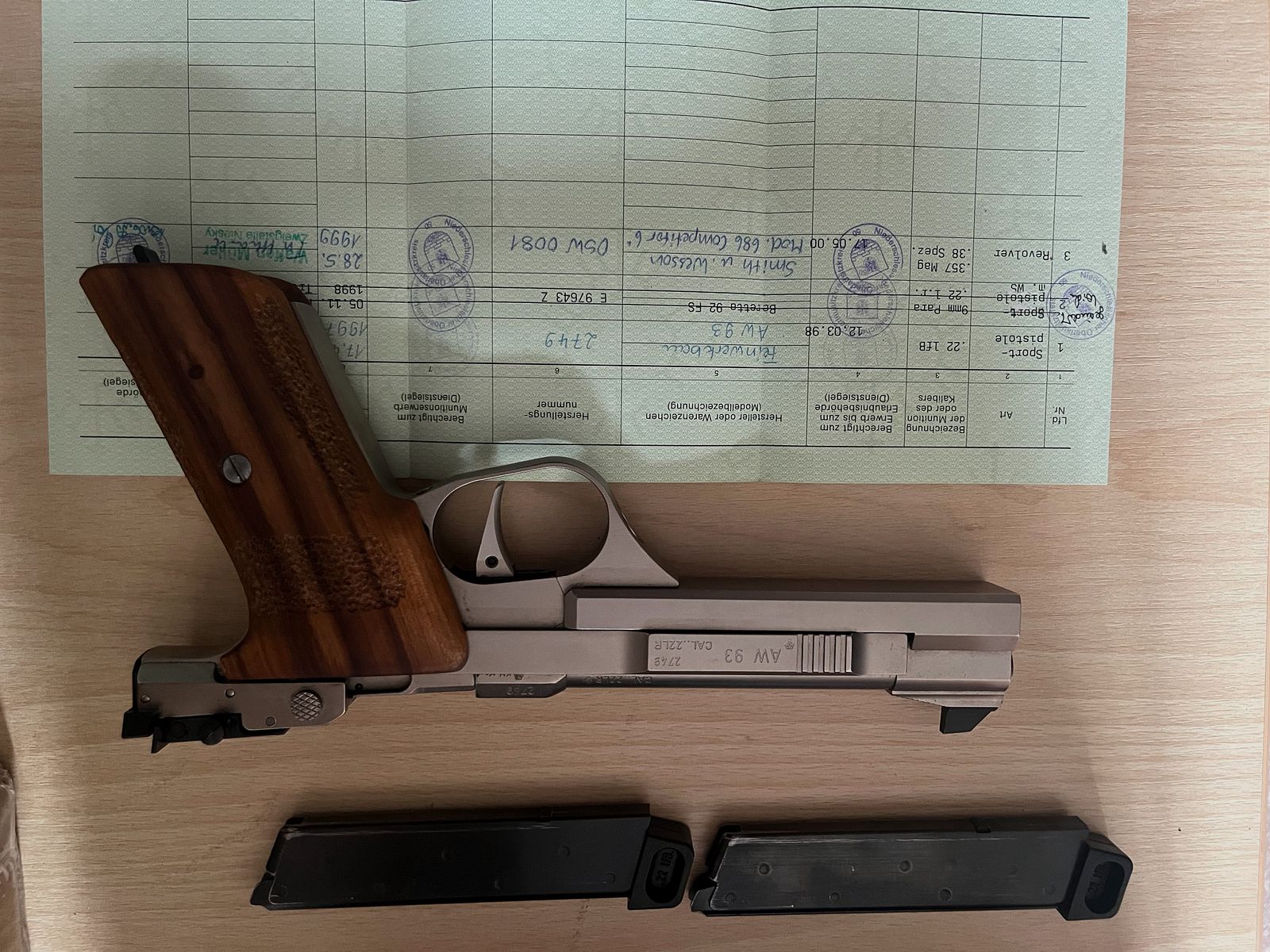 halbautomatische Pistole  Feinwerkbau, AW 93