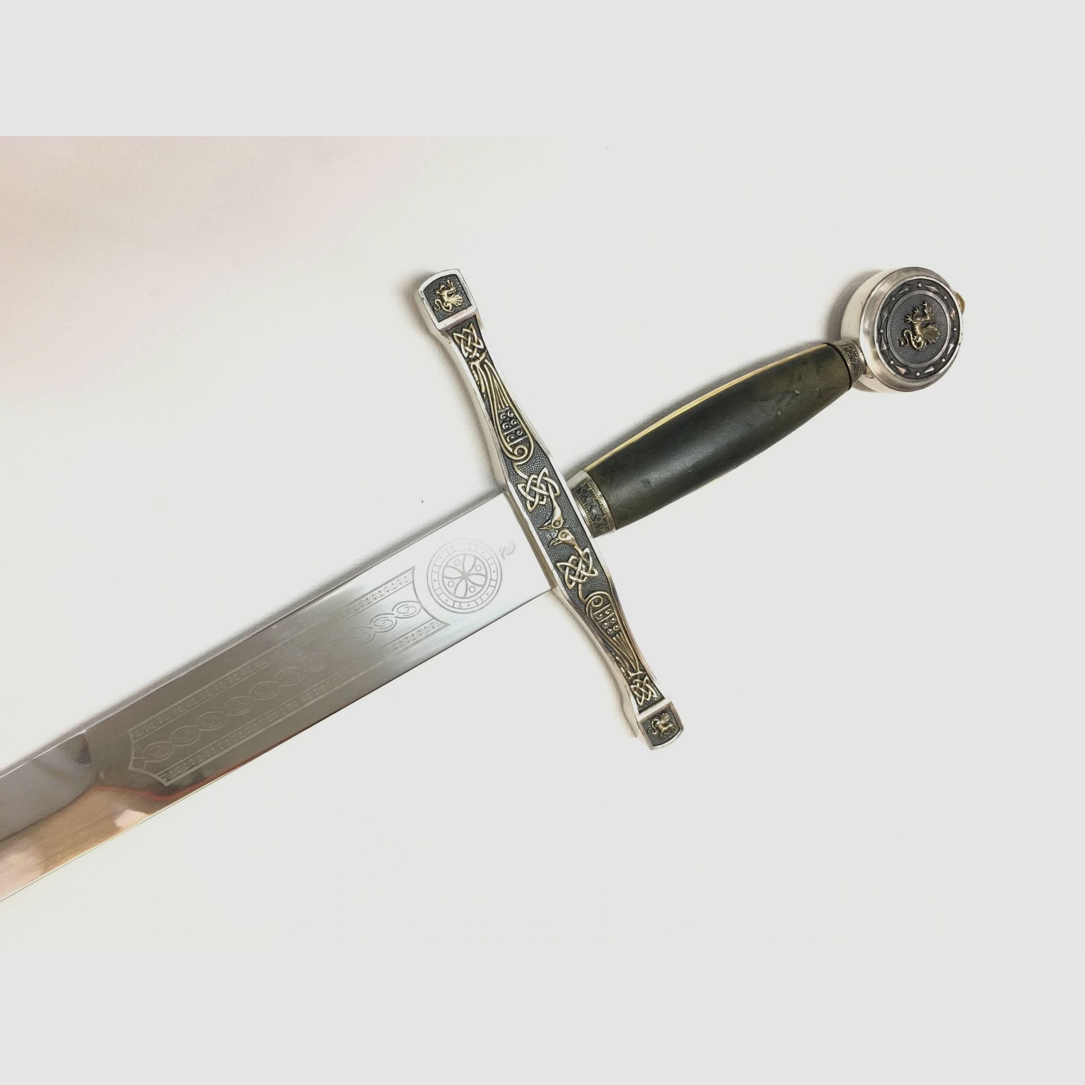 ART GLADIUS S.A. – LA ESPADA EN LA ROCA, imagen 1 de 3