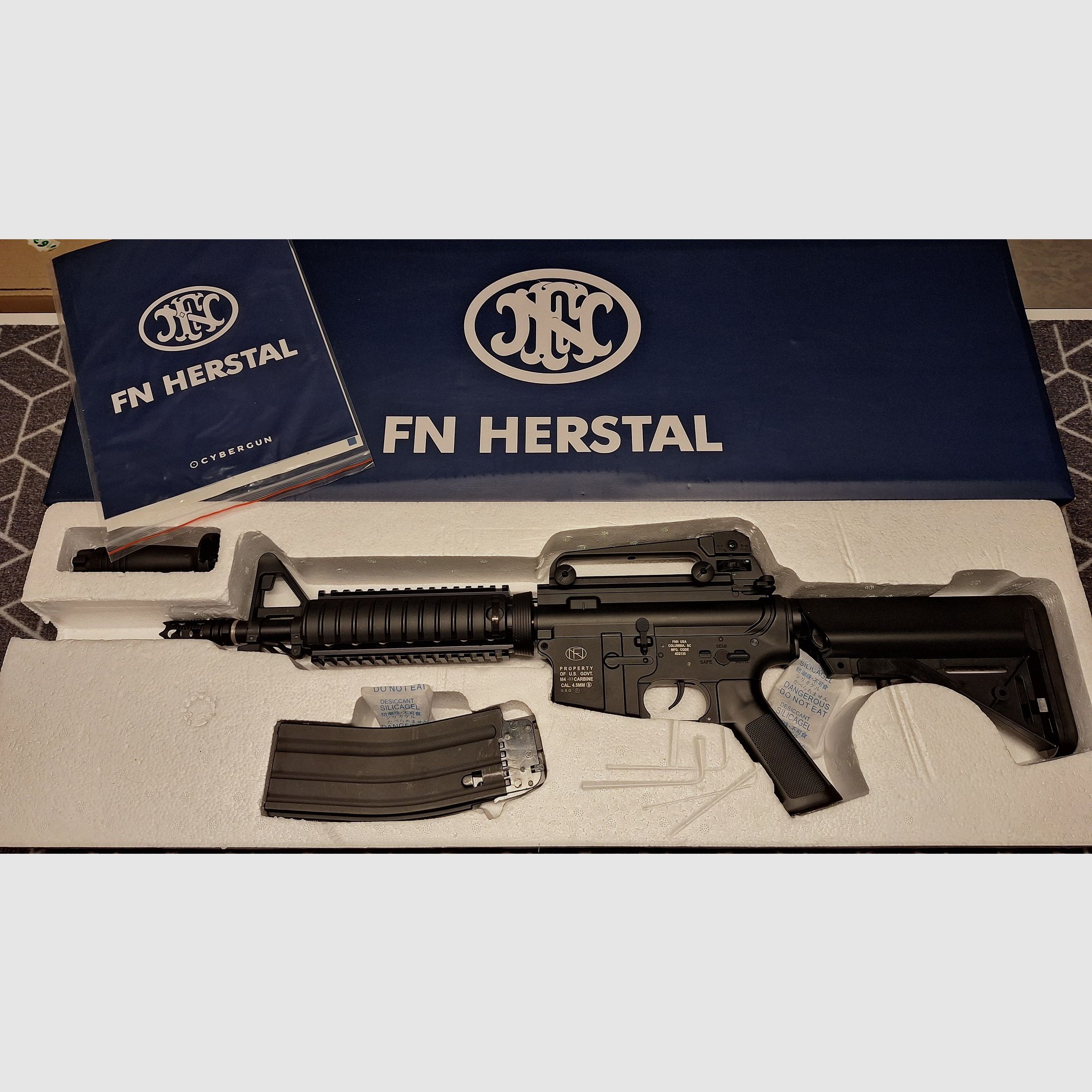 FN Herstal M4-03 Cybergun Carbine R.I.S. Kaliber 4,5 BB-NEU!