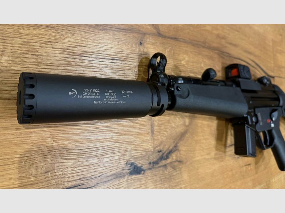 Fusil Heckler und Koch SP5 avec silencieux B&T RBS Schalldämpfer SQD™ Compact et Aimpoint ACRO