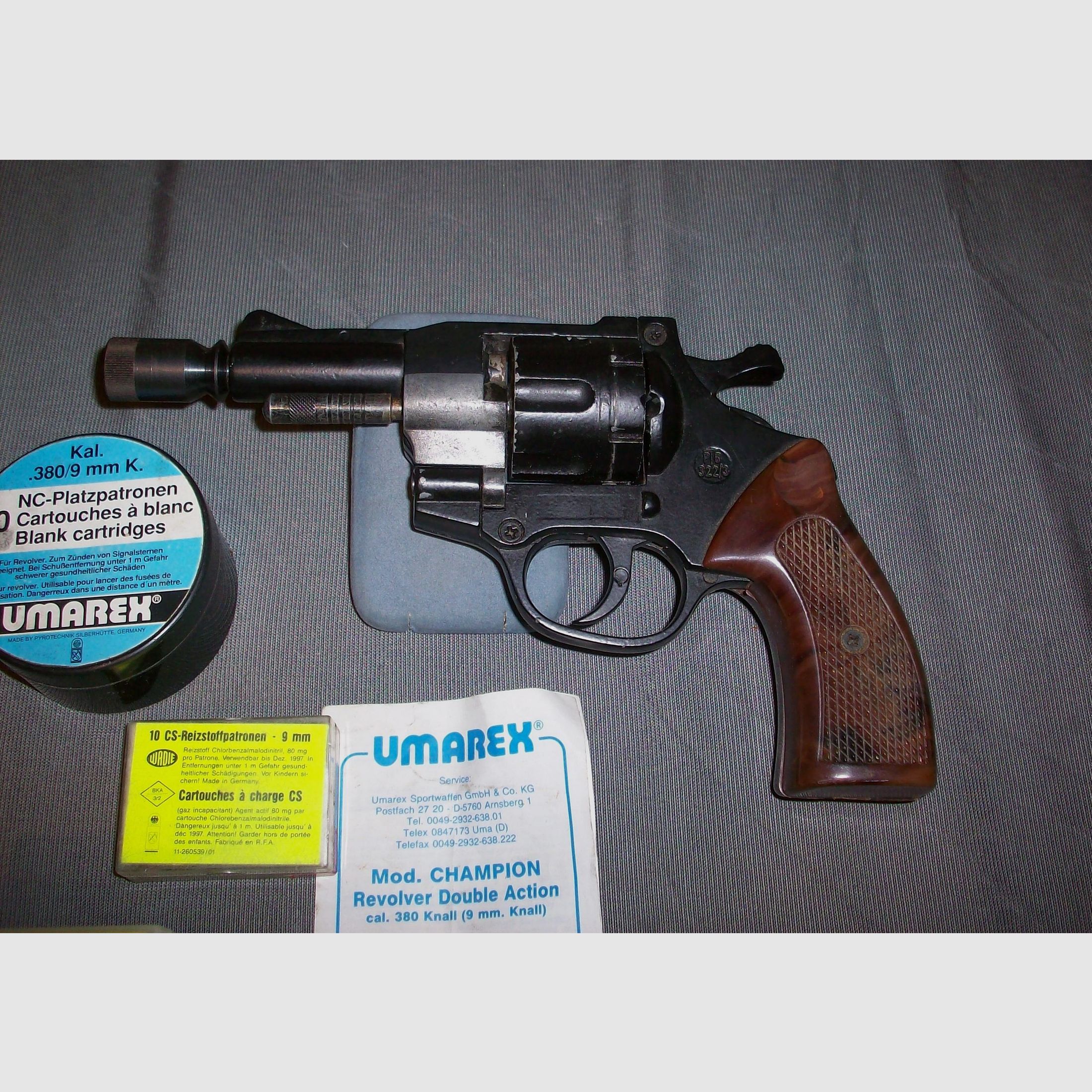 UMAREX - Mod. Champion gas revolver cal. 9 mm + accessories !