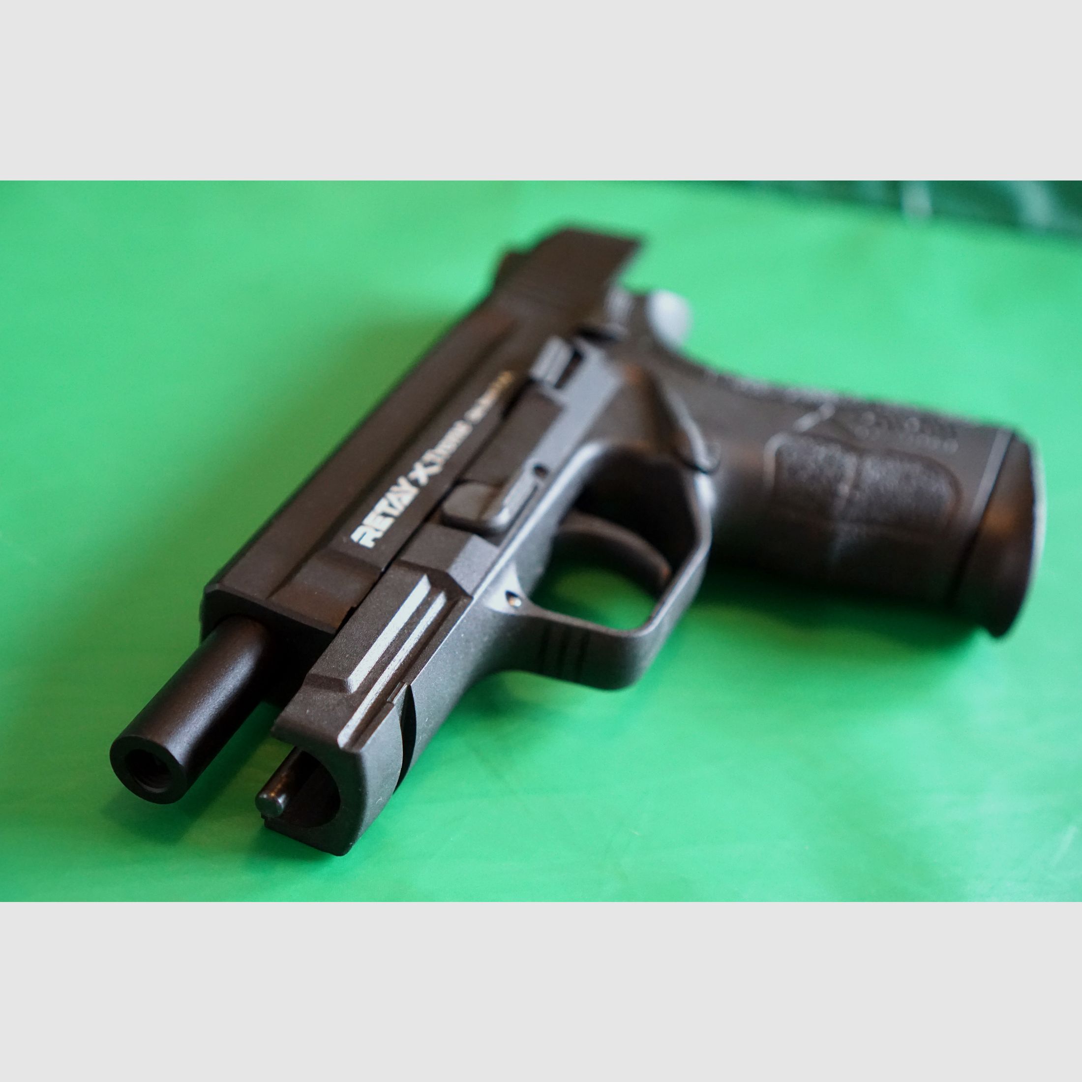 Retay X Treme Schreckschuss Pistole 9mm P.A.K. brüniert (PTB 1042) NEU!