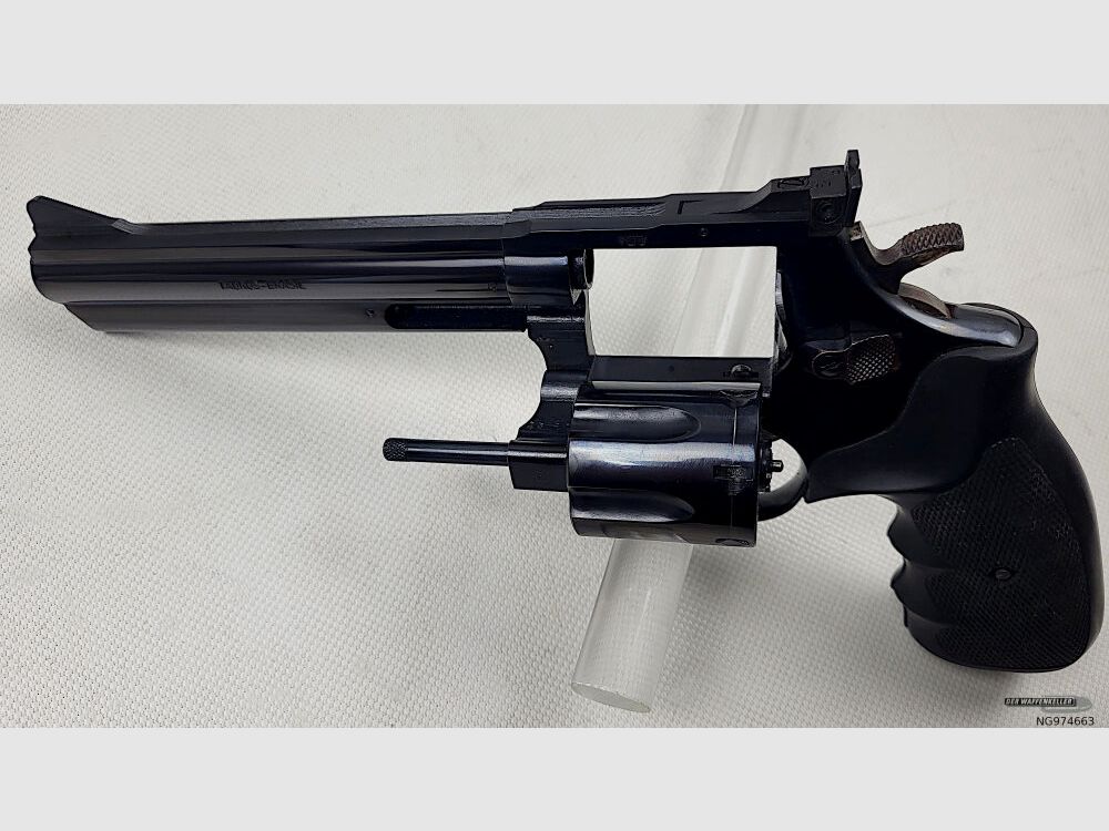 Taurus 689
