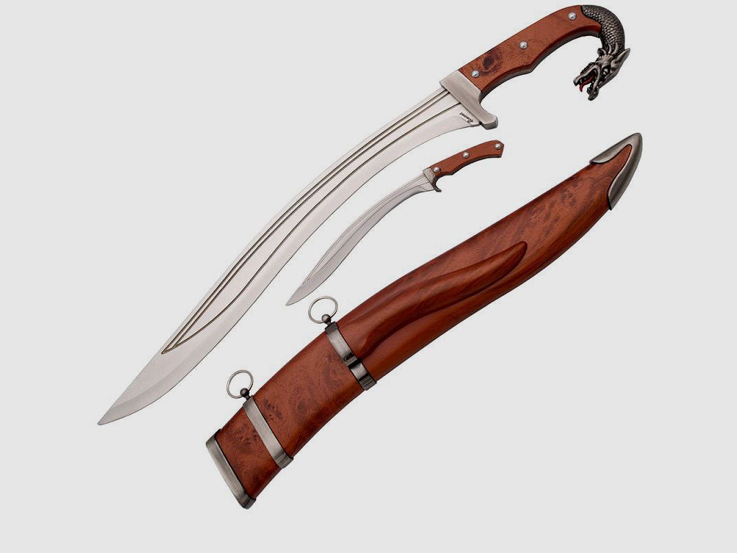 Falcata con testa di drago e pugnale