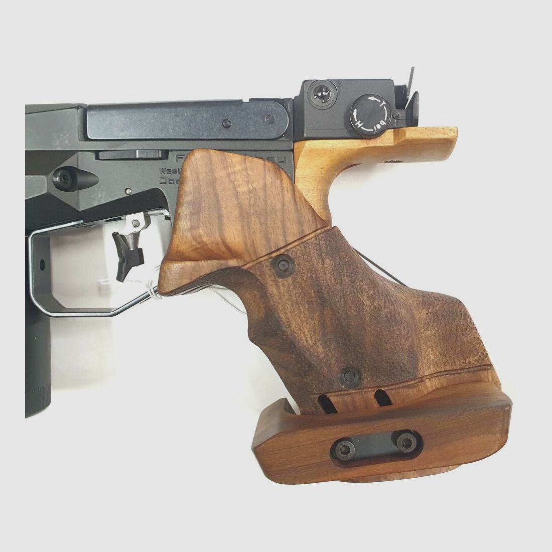 Pistola CO2 Feinwerkbau Mod. C25 calibro 4,5mm Diabolo, F nel pentagono con valigetta e accessori, sinistra