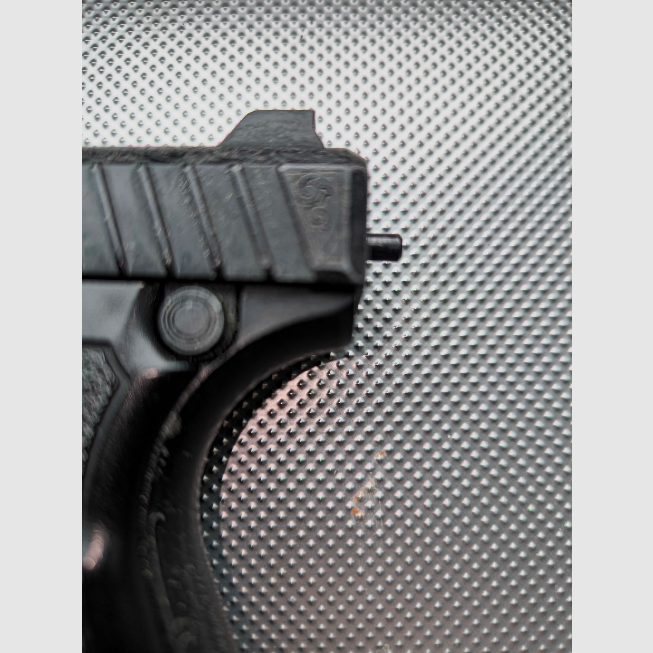 ⚠️ Atención coleccionistas Vitrine Stűck, Hackler & Koch Mod. SP9-con grabado - Visual y funcionalmente en estado impecable, como nuevo y apenas disparado y como pistola SRS de gas/tiro de salva calibre 9mmPAK ¡casi imposible de encontrar!