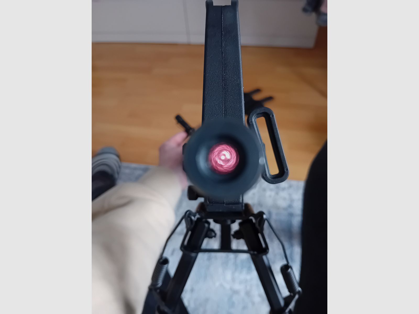 Mossberg Selbstladebüchse International 715t .22lr inkl. 3 Magazinen und Leuchtpunktvisier Falke II NV