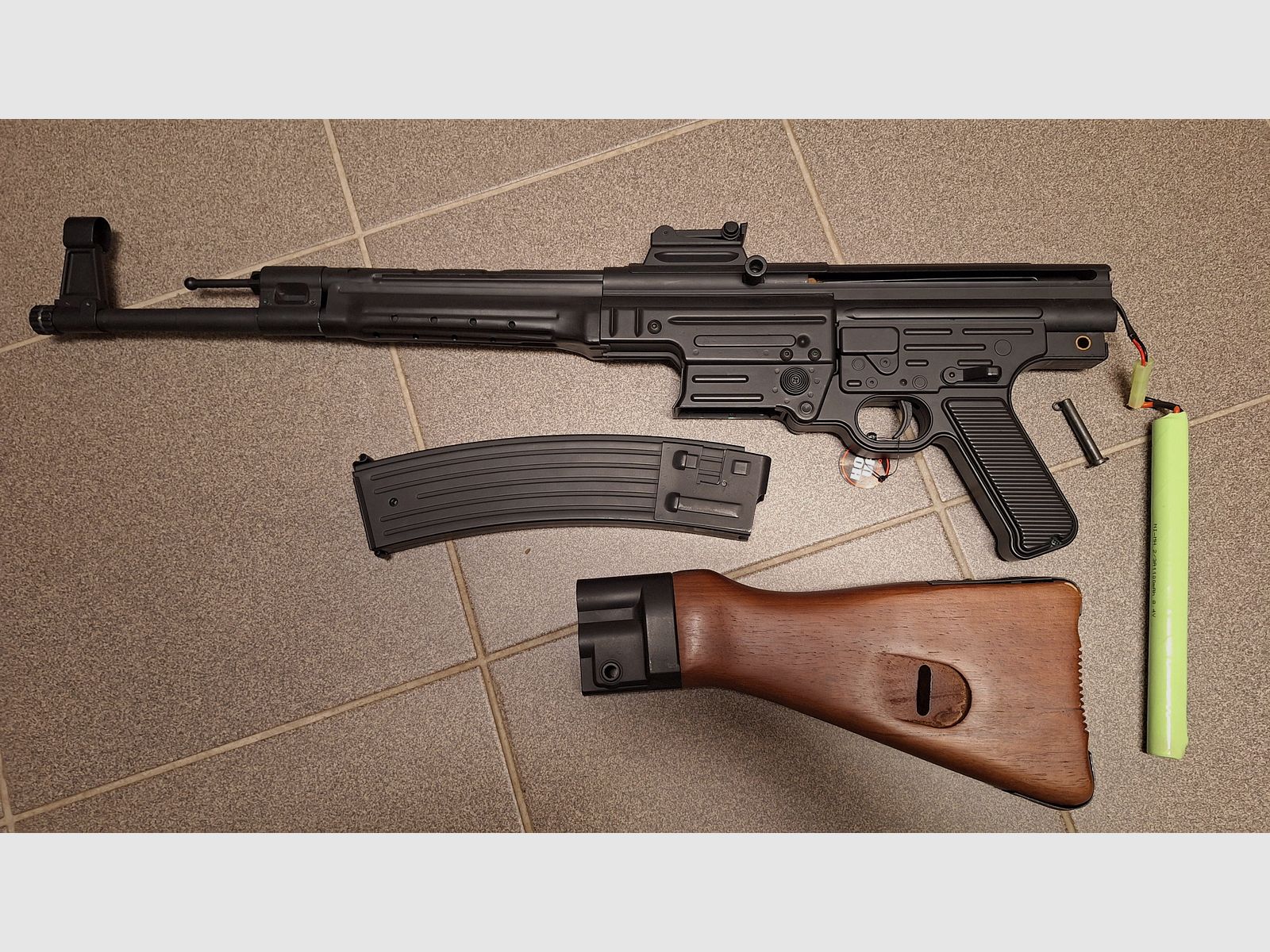 StG 44 Airsoft Sturmgewehr Vollmetall Echtholz S-AEG 6mm BB schwarz-NEU!