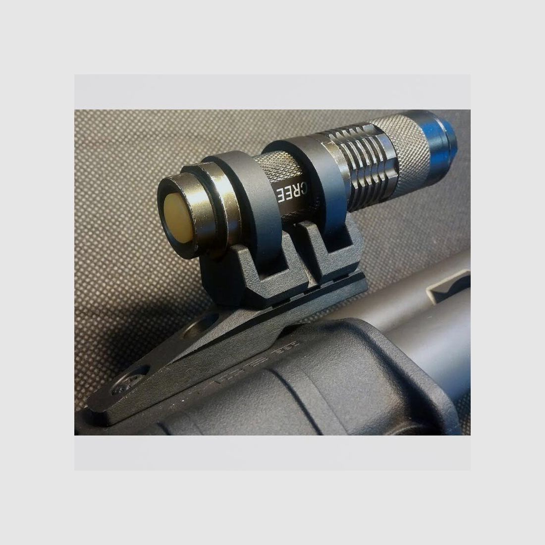 Montaggio lampada V-Block, immagine 2 di 2