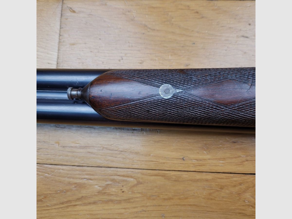 Bellissimo fucile sovrapposto – calibro 16/65 – ottima manifattura artigianale di Saint-Étienne – sopravvissuto alla seconda guerra mondiale – arma elegante in stile inglese – legni e checkering bellissimi – bluing in ottime condizioni – arma leggera eppure in bel acciaio – Bellissimo fucile in TBE+, immagine 14 di 33