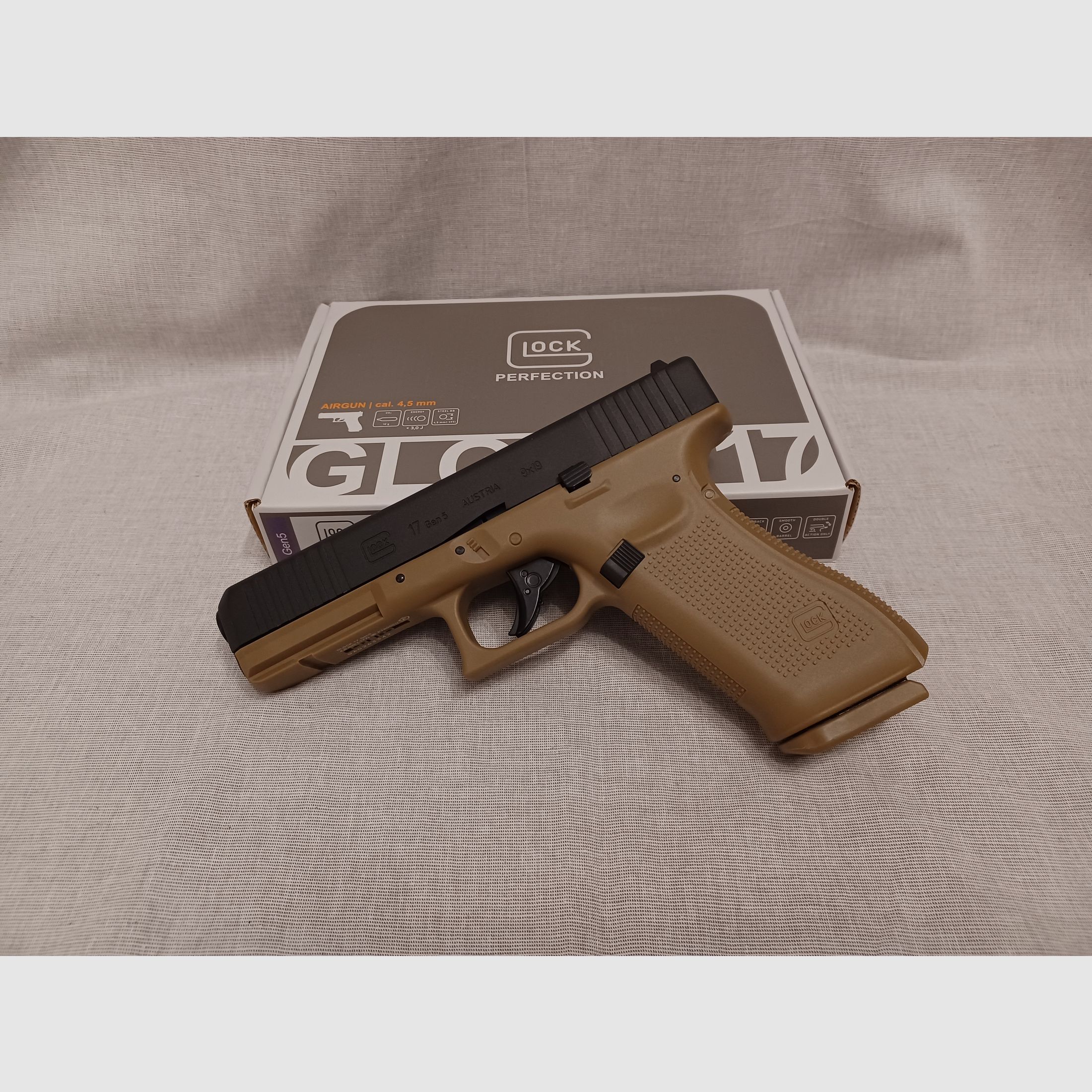 Glock 17 Gen5 / Coyote / 4,5 mm BB / BlowBack / CO2 / Pistole / OVP (32)