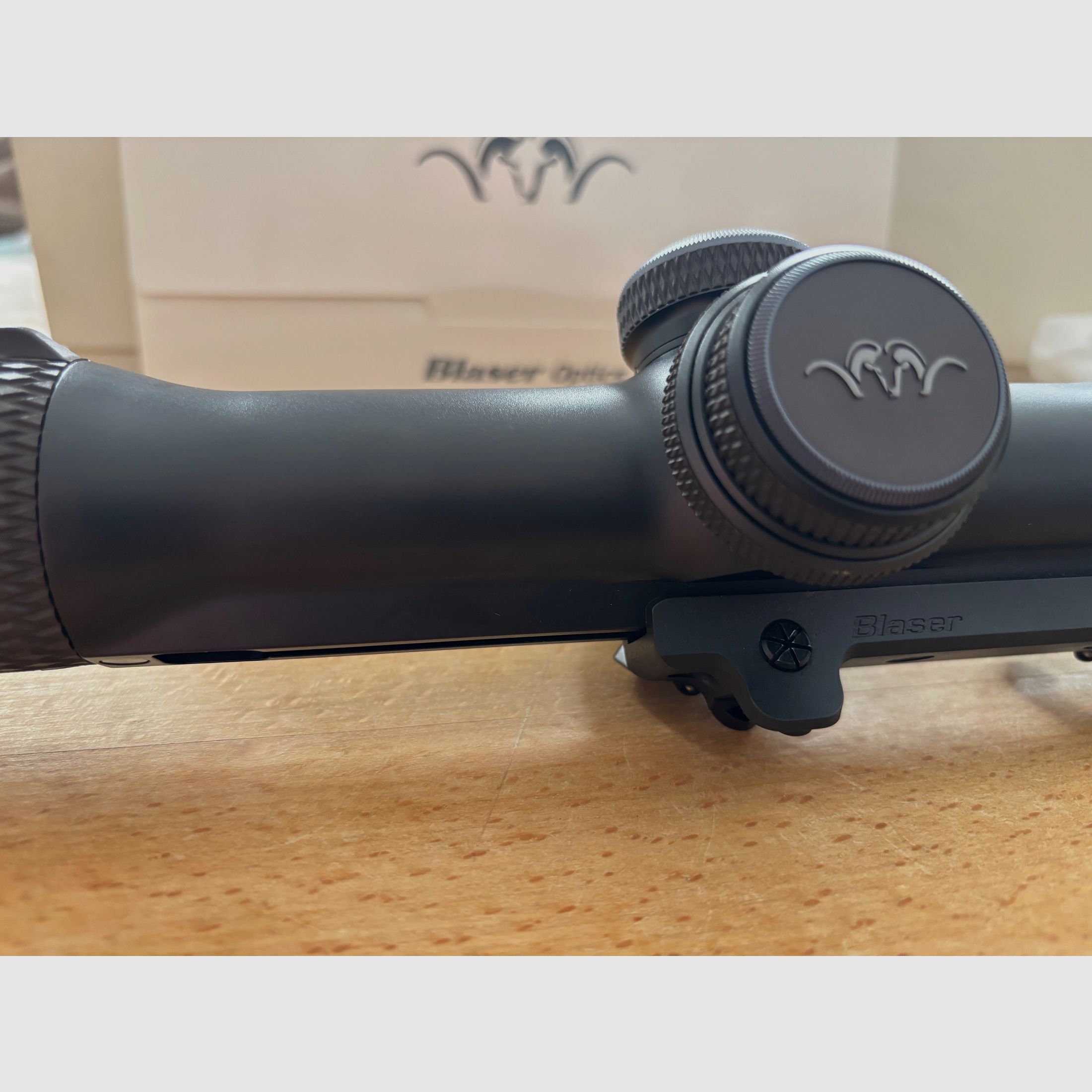 Blaser B1 2,8-20x50 mit Blaser Sattelmontage und Präzise Jagen Adapter