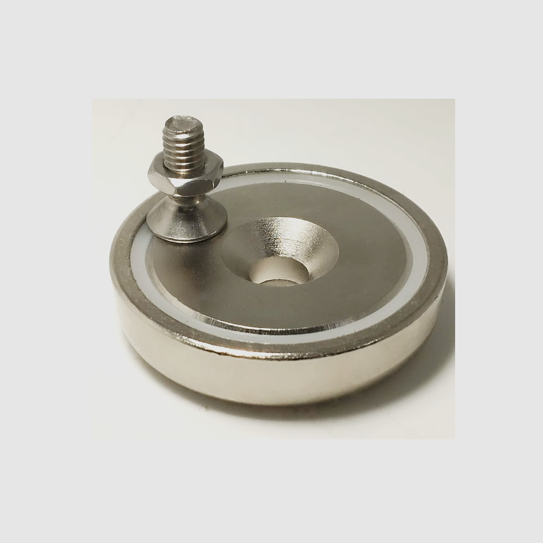 Neodym-Magnete mit Stahlbasis