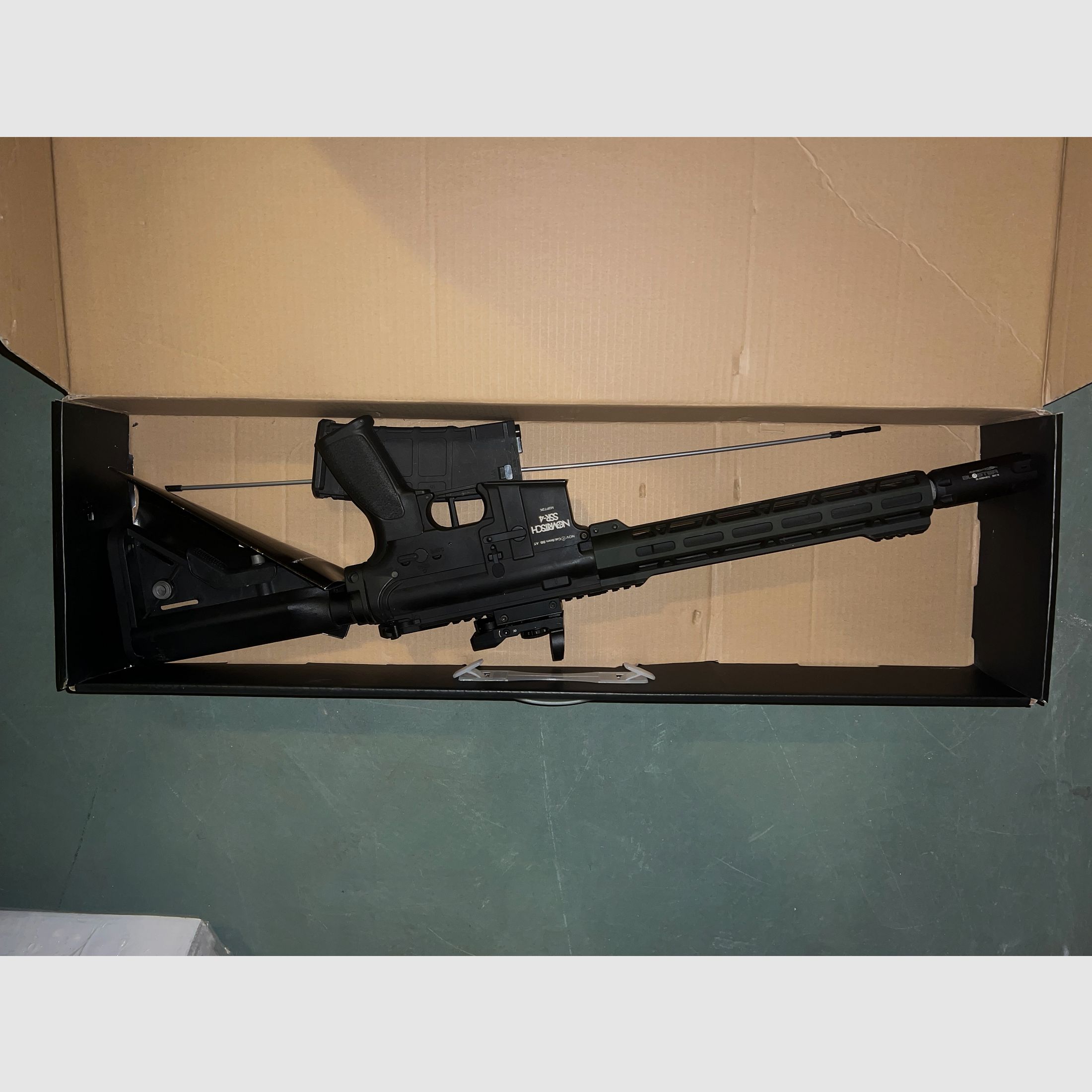 Novritsch SSR-4 Airsoft rifle + equipment