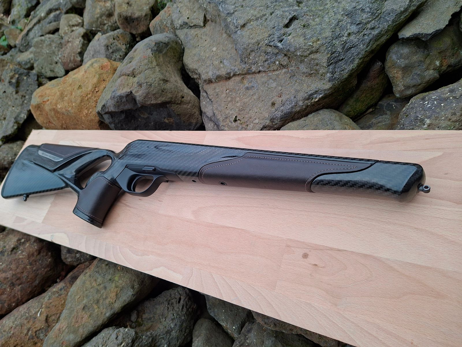 Blaser R8 Carbon Schaft (links) original mit Leder-Einlagen