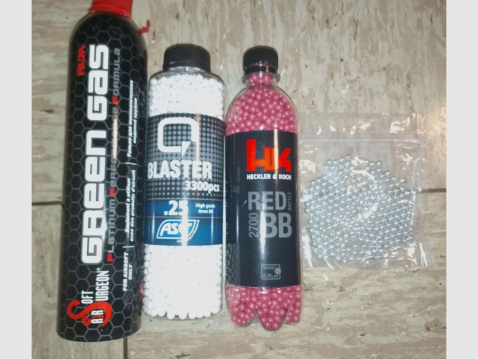 Kli Maverick GBB Gas Blow Back Airsoft Pistole mit Zubehör Greengas + Stahl + 0,20g H&K + ASG  BB's Set 