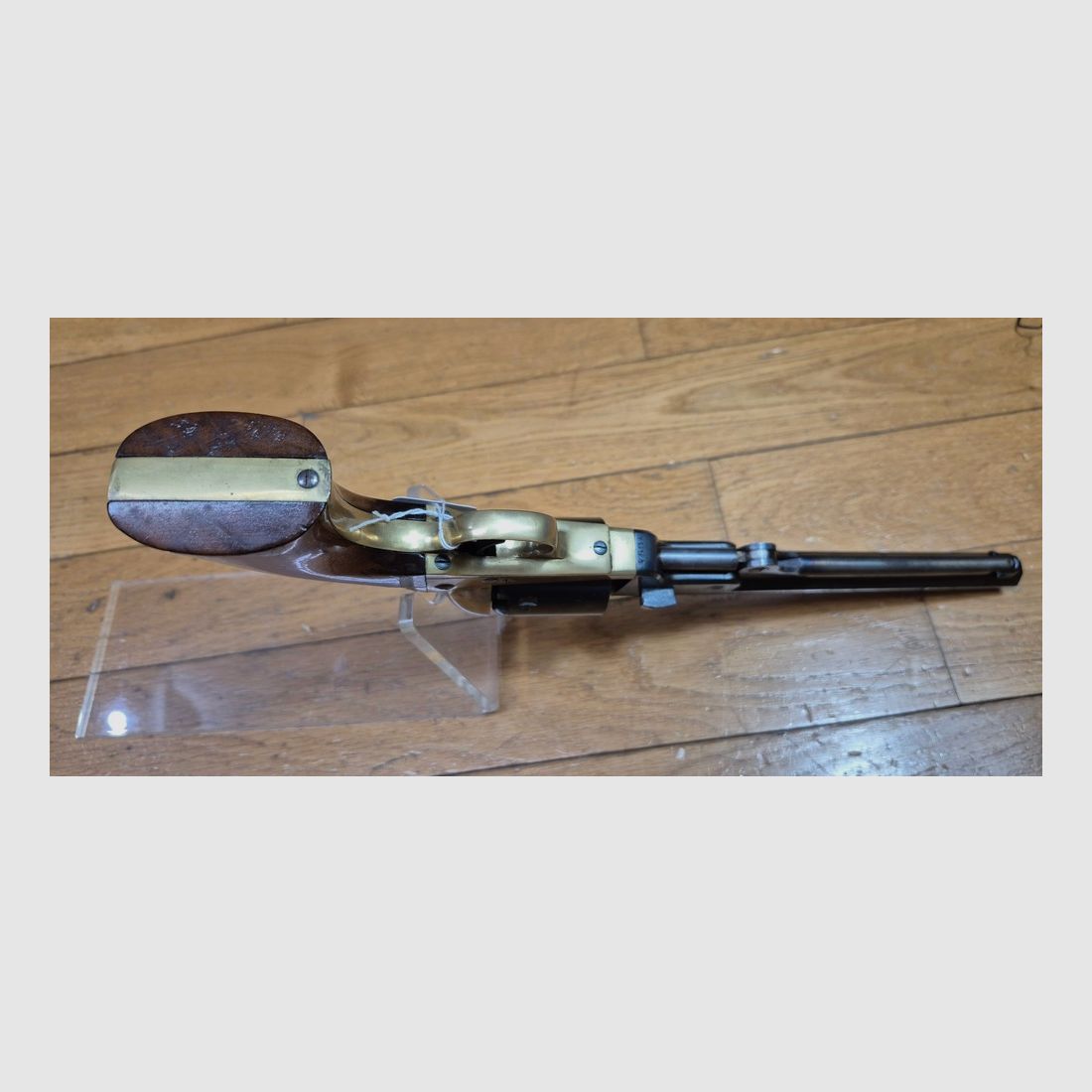 Schöner Revolver Colt 1851 Navy — Kal. .36 Schwarzpulver — Herstellung Armi San Paolo (Logo „DGG“) und gekennzeichnet Euroarms — Waffe von 1969 — 100 % Brünierung — Sehr guter ästhetischer und mechanischer Zustand — Sehr schöner Lauf — TBE/TBE+, Bild 8 von 25