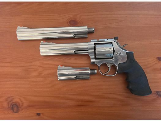 S&W 686-4 PLUS (.357 Mag)    Ensemble complet incluant des canons interchangeables