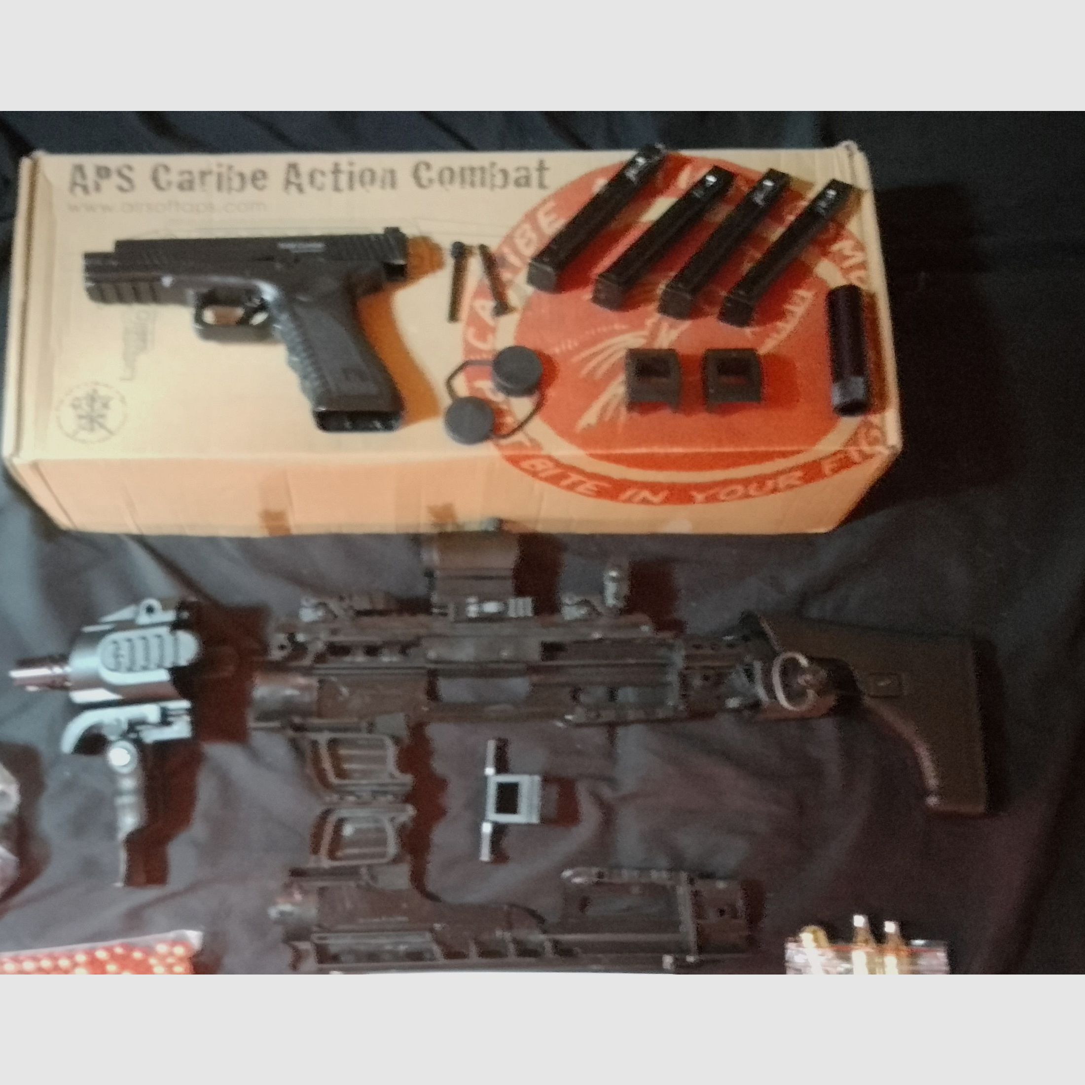 RAM Cal .43 Combat (Glock) + 4 Magazine + Aps Caribe Action Conversion Kit T1-Socom Visier und Zubehör Co2 Fastballs + Paintballs
