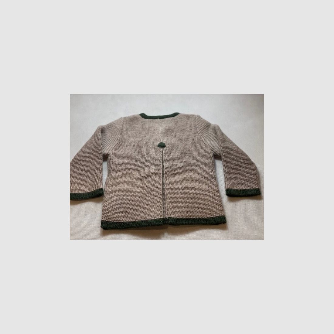 Kinder Strickjacke mit Falte Merinowolle in Beige/Grün, Bild 2 von 2