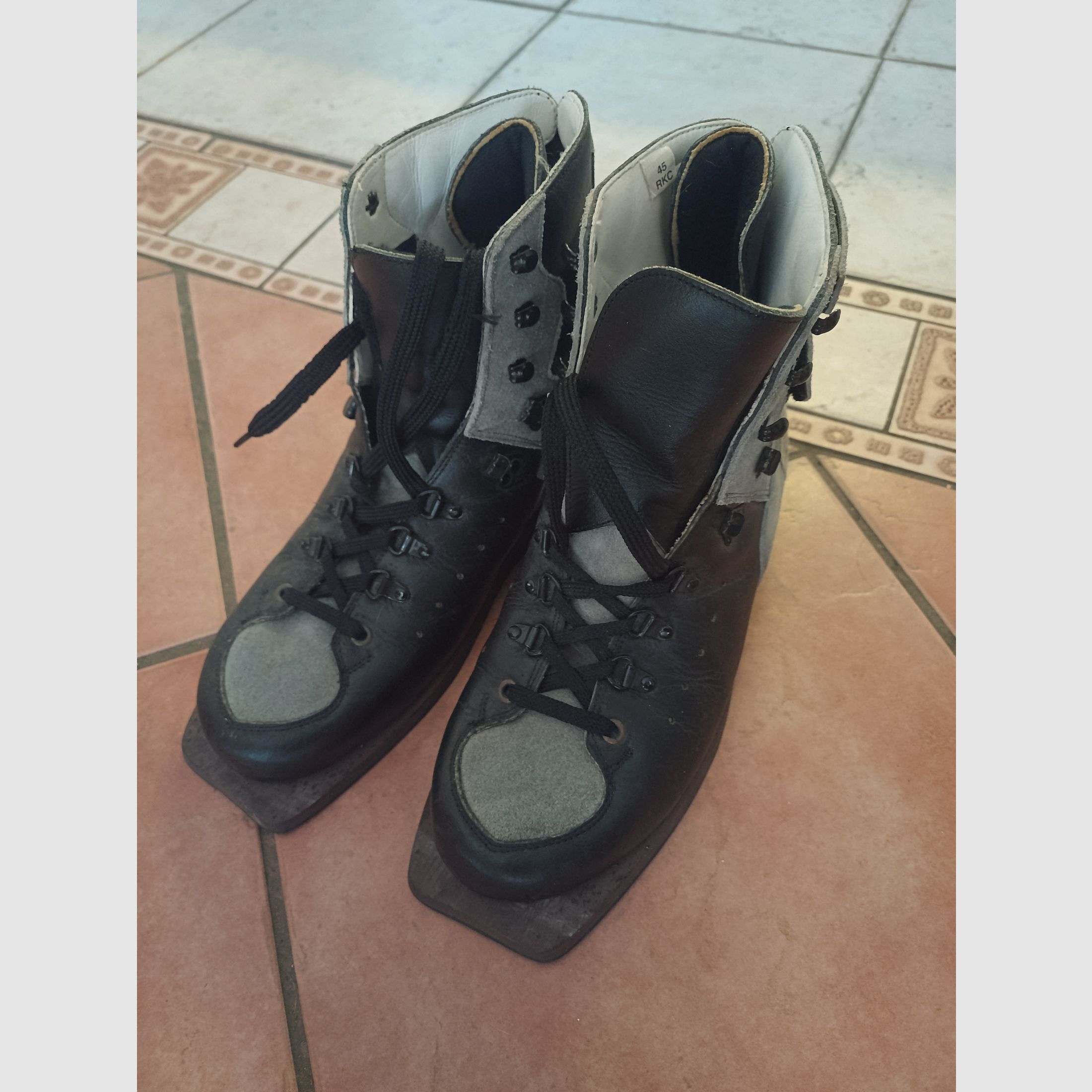 Shooting shoes size 45