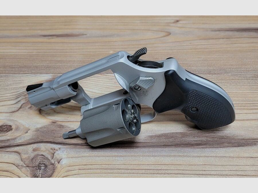Smith & Wesson AirLite Ti 1.7/8" - S&W Air-Lite Titan