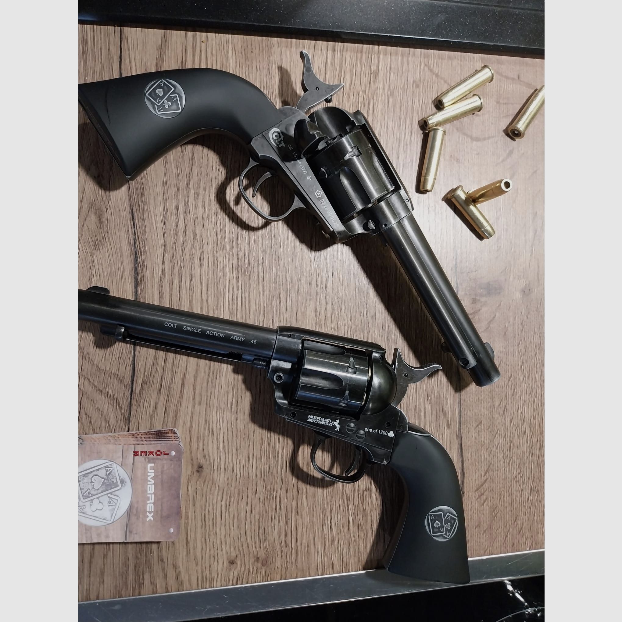 Colt Single Action Army® SAA Double Aces Duel Set - Co2-revolver kaliber 4,5 mm BB (P18) incl. 20 Co2 capsules en 1500 BB's 4,5mm