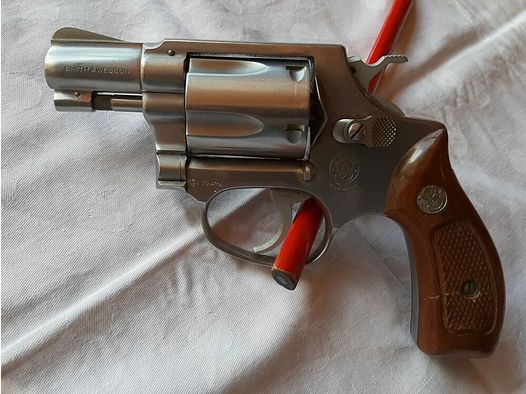 Smith & Wesson 60