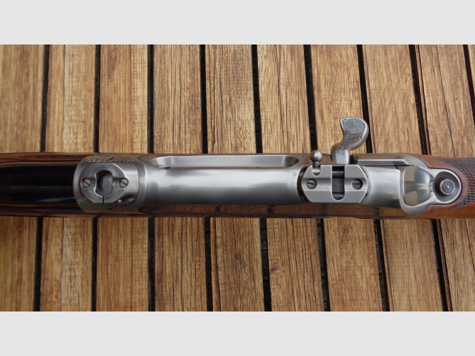 Sauer 202 .375 H&H Europa Luxus E nitriertes Stahlgehäuse Eichenlaub-Gravur ausgesuchtem Nußbaumholz