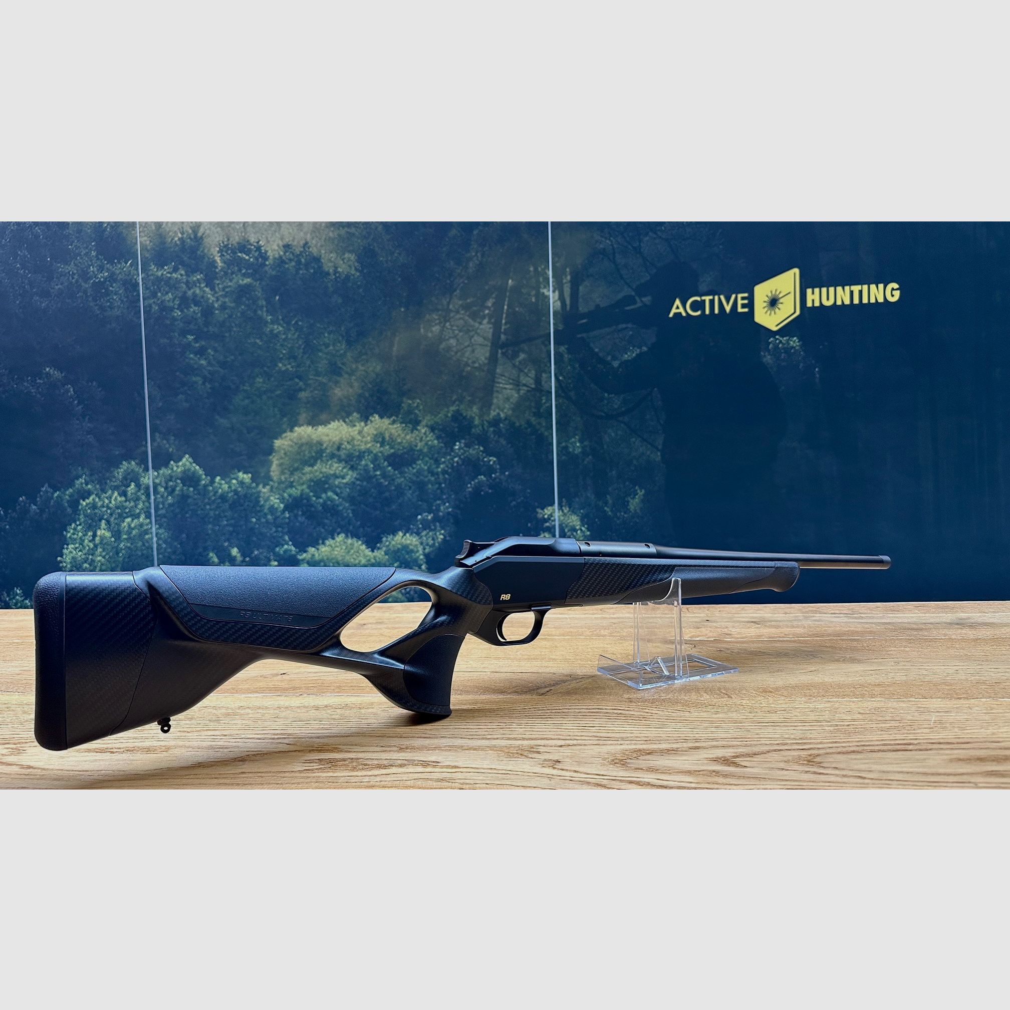 Blaser R8 Ultimate Carbon / Linksausführung / gekürzter Lauf / M15x1 / Standardkaliber nach Wahl