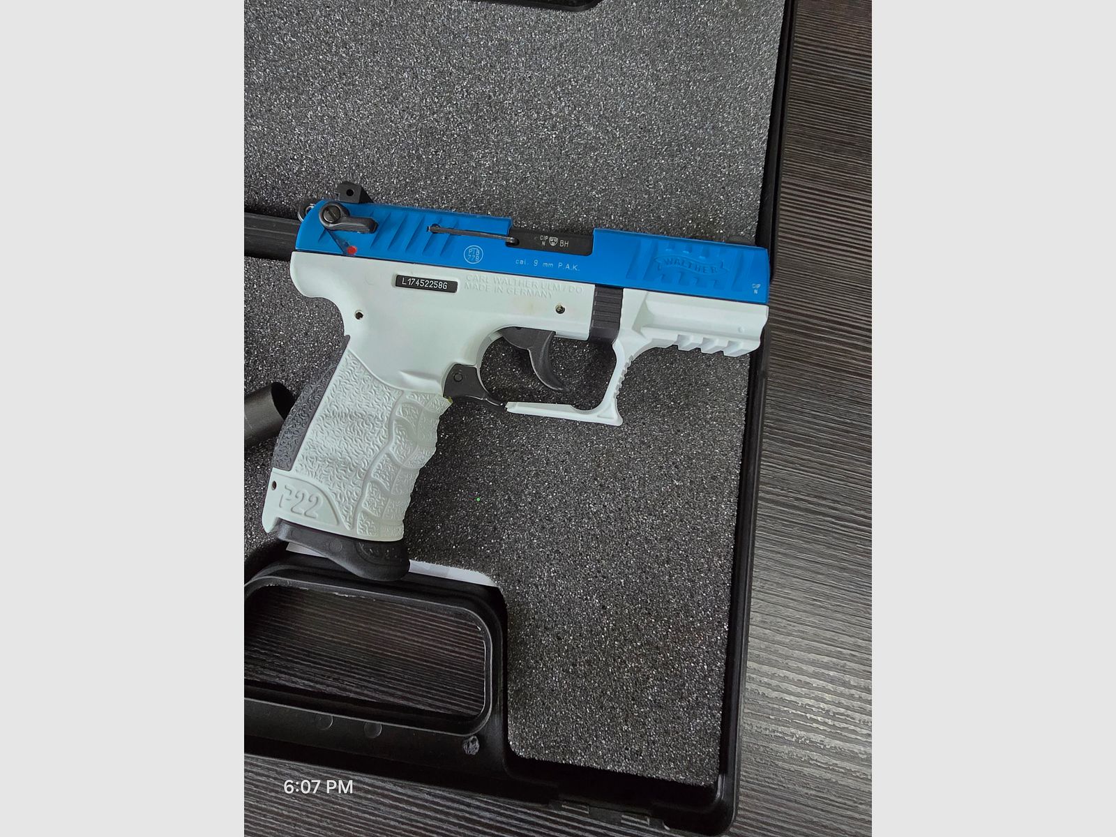 Walther P22Q Blue/ White Edition