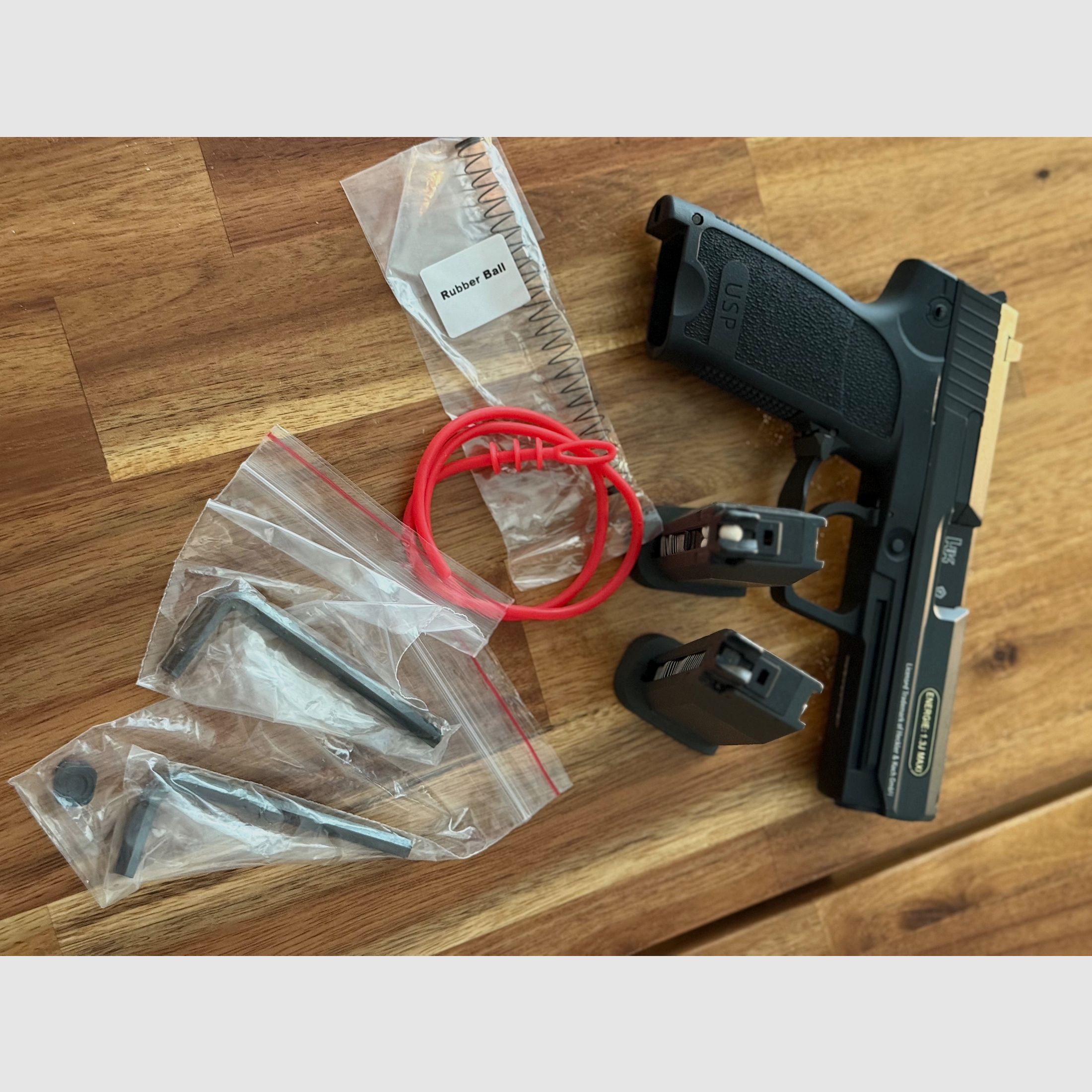 H&K USP Pistolet Airsoft 6 mm BB – État neuf avec un large éventail d'accessoires