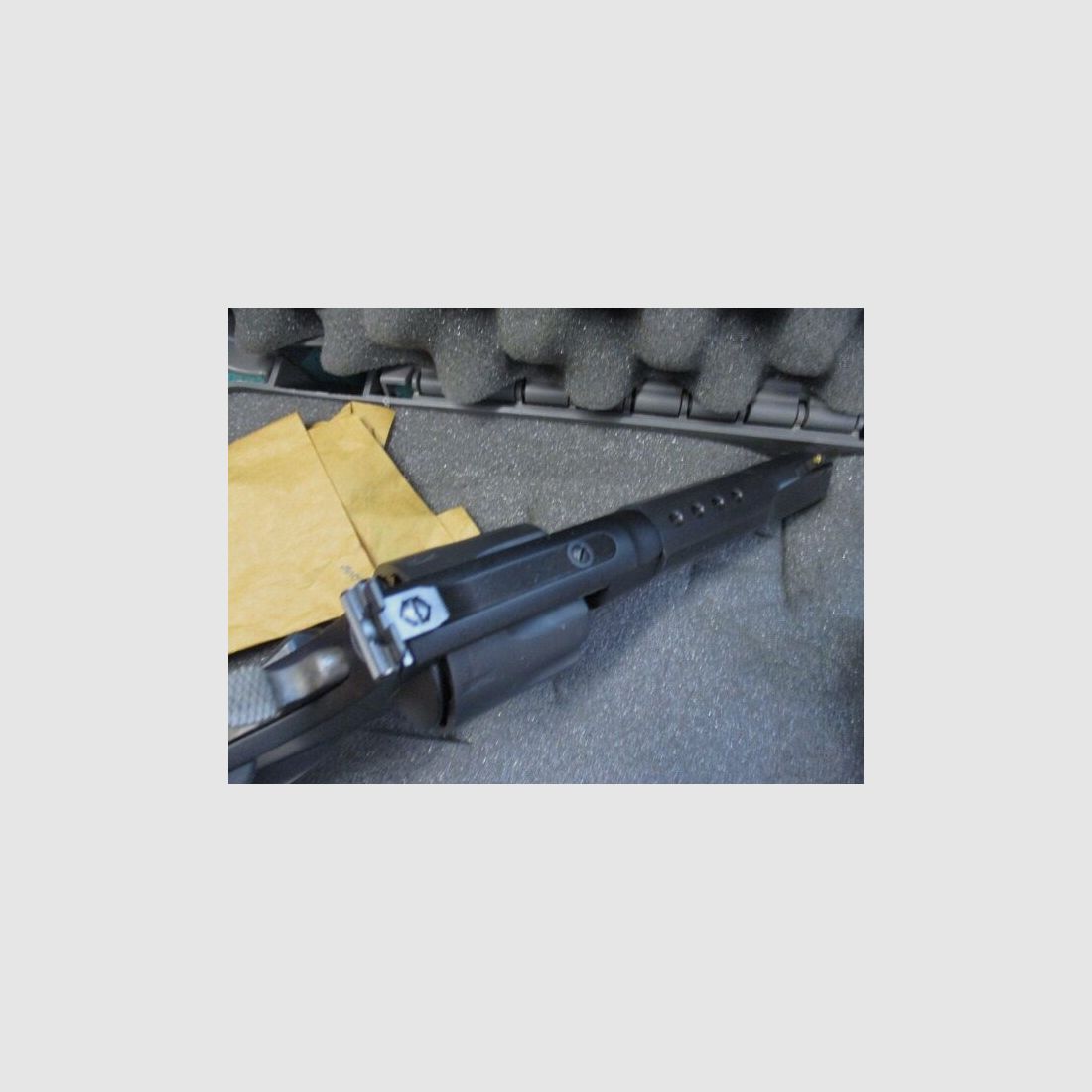Revolver Smith & Wesson Performance Center M327 TRR8 5-inch in Box M327