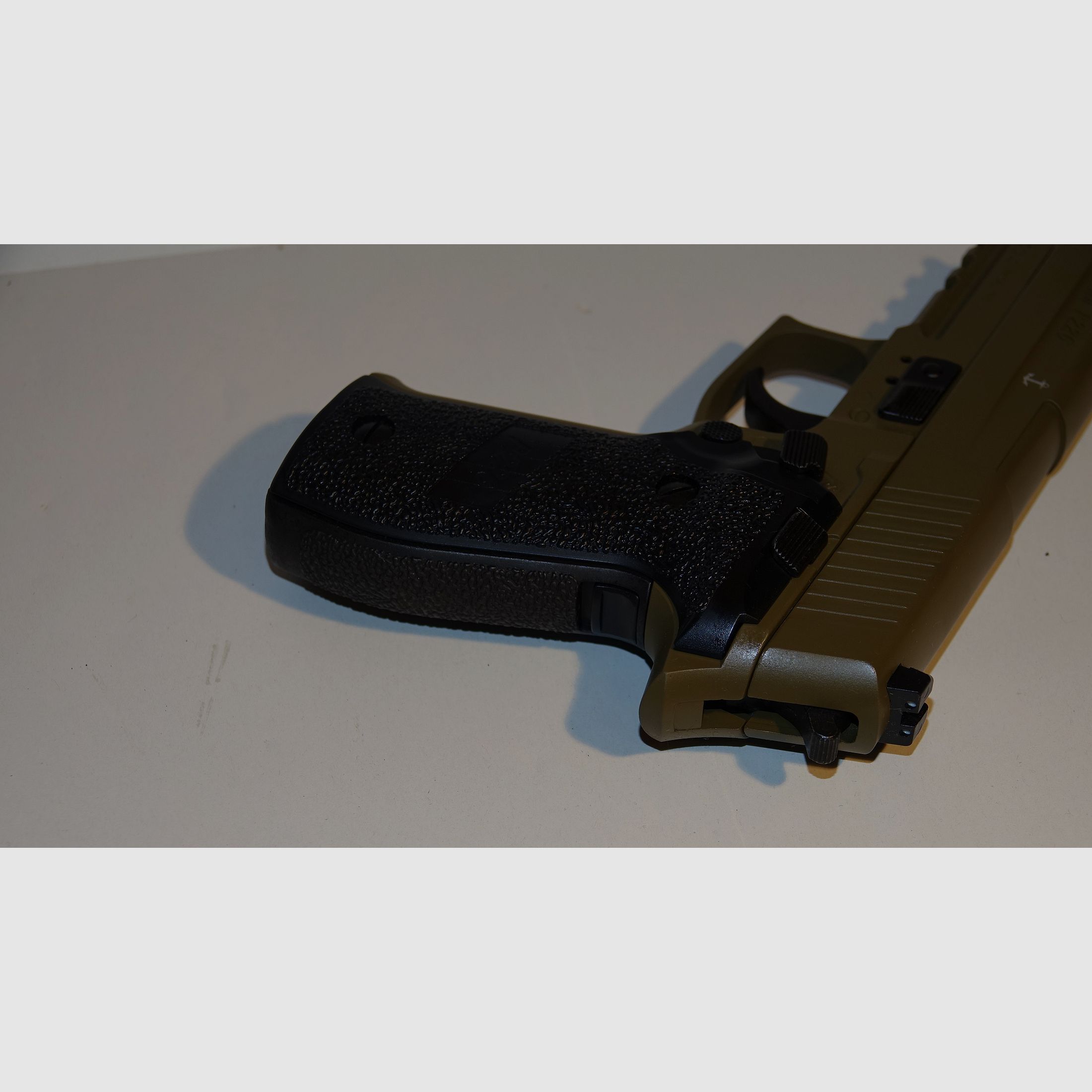  SigSauer P226 CO2 Pistool BlowBack in zeldzaam TAN BEIGE / DARK Earth als nieuw